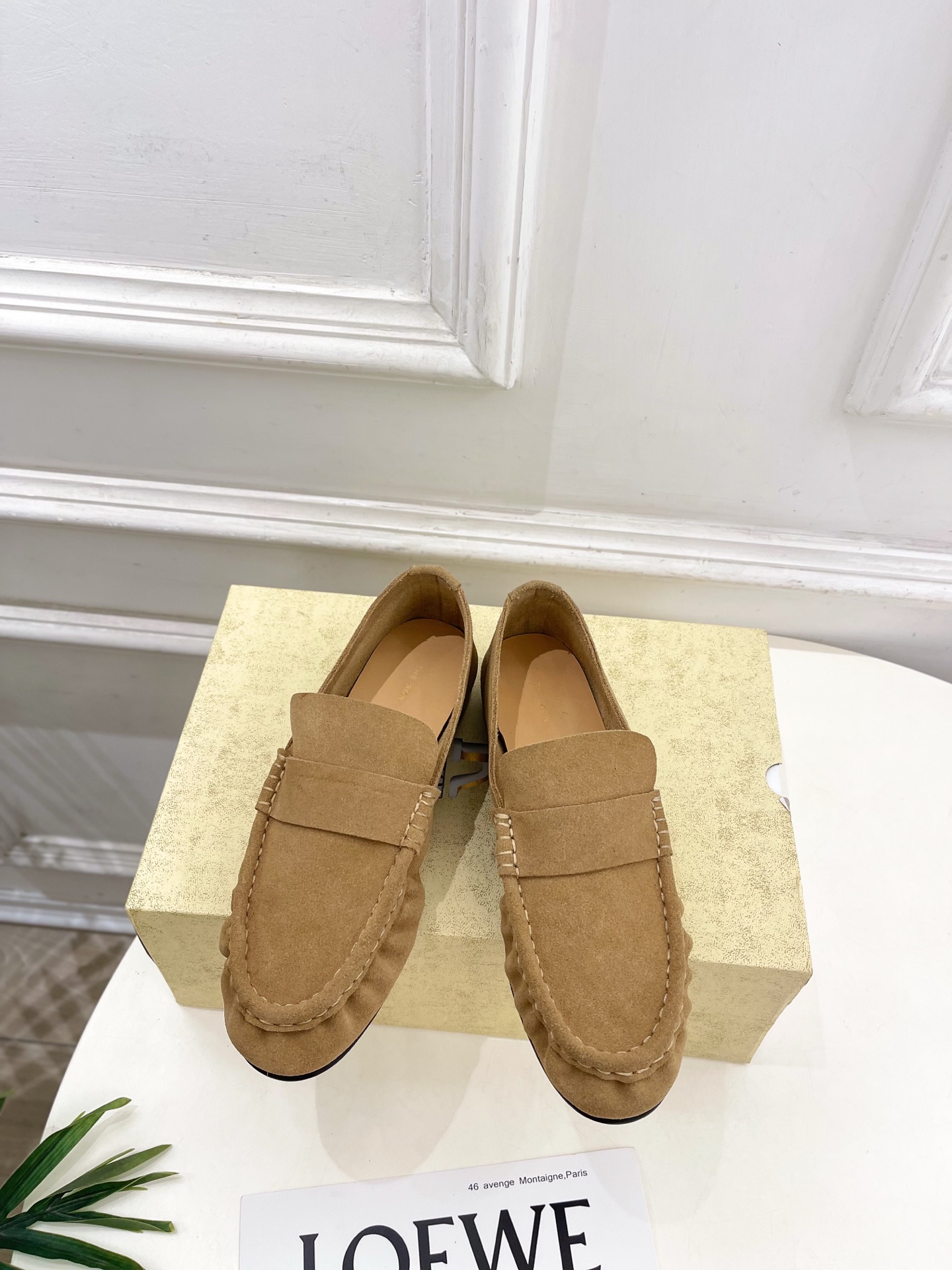 NO:705892,The row 2026 spring and summer new product retro pleated cow loafers ———————— As the most popular designer brand in the past two years, the design is simple, the details are clever, fresh and refined!  If you don’t want to hit the streets with random styles, you can check out this brand. It’s relatively niche but is so easy to match. You can see this brand everywhere on Instagram and Xiaohongshu!  BS original version customized one to one!  Original specific cowhide leather upper, imported hybrid sheepskin lining, original imported genuine leather outsole, heel height 2.5cm, size 35~39 (40.41 custom made, non-refundable), loafers, loafers, sheepskin, Leather soles19860909The row 2026春夏新品 复古褶皱牛猄乐福鞋 ————————— 作为这两年最受欢迎的设计师牌,设计简单、细节巧妙、清新脱俗！ 不想满大街撞款的可以看看这个品牌,比较小众却又是那么好搭配,ins、小红书随处可见这个品牌的身影 ！BS原版一比一定制！ 鞋面原版特定牛猄皮 内里进口混种羊皮 大底原版进口真皮大底 跟高2.5cm 码数35~39(40.41订做不退换）,乐福鞋,loafers,sheepskin,Leather soles,Women's Shoes