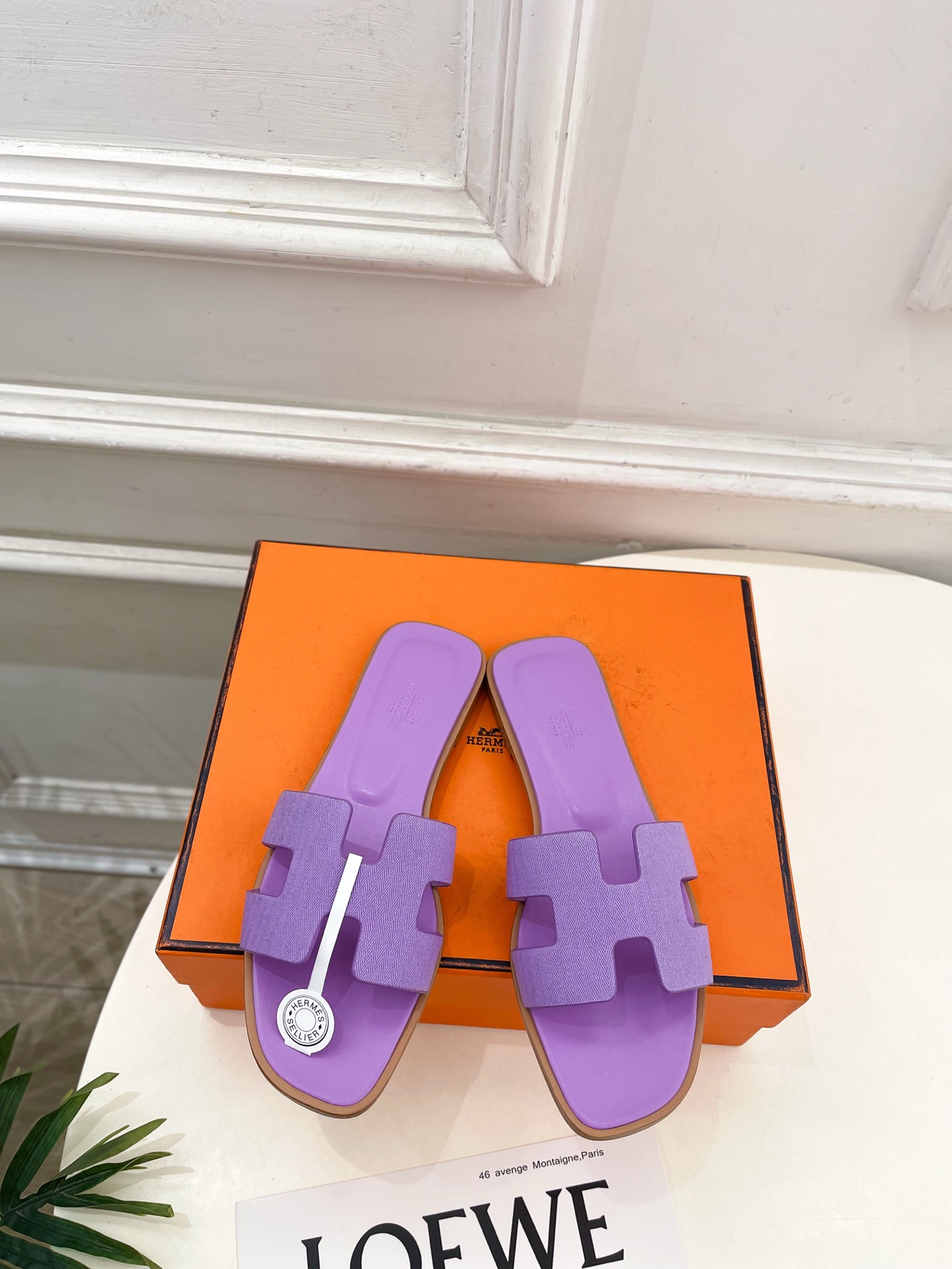 NO:706898,* Hermès 25 2025 spring and summer new products, top version of classic H-shaped flat slippers series, original specific fabric upper, imported mixed sheepskin lining, original Italian leather outsole, high flat heel, shoe size: 35-39 (40.41.42. Customized, non-returnable) (with original airplane box), slippers, hermes, slippers, sheepskin, Leather soles19860909* 爱玛仕 25 2025春夏新品 顶级版本万年经典H型平底拖鞋 系列 鞋面原版特定布面 内里进口混种羊皮 大底原版意大利真皮大底 跟高平底 鞋码:35-39（40.41.42.定做不退换）（配原版飞机盒）,拖鞋,hermes,slippers,sheepskin,Leather soles,Women's Shoes