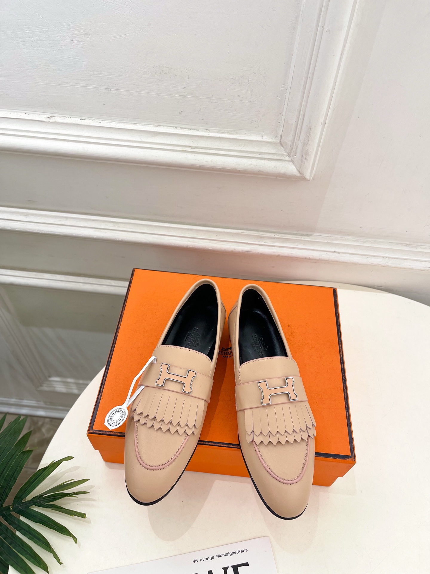 NO:706886,* Hermès 26 2026 spring and summer new products, new counter models, classic retro Royal series H-buckle tassel loafers series, original specific cowhide/suede upper, imported mixed sheepskin lining, original molded custom leather outsole, heel height 1.5cm  Shoe size: 35-39 (40.41 customized, non-refundable) (with original airplane box), loafers, hermes, loafers, cowhide, sheepskin, chamois leather, Leather soles19860909* 爱玛仕 26 2026春夏新品 专柜新款 经典复古Royal系列H扣流苏乐福鞋 系列 鞋面原版特定牛皮/麂皮 内里进口混种羊皮 大底原版开模定制真皮大底 跟高1.5cm 鞋码:35-39（40.41定做不退换）（配原版飞机盒）,乐福鞋,hermes,loafers,cowhide,sheepskin,chamois leather,Leather soles,Women's Shoes