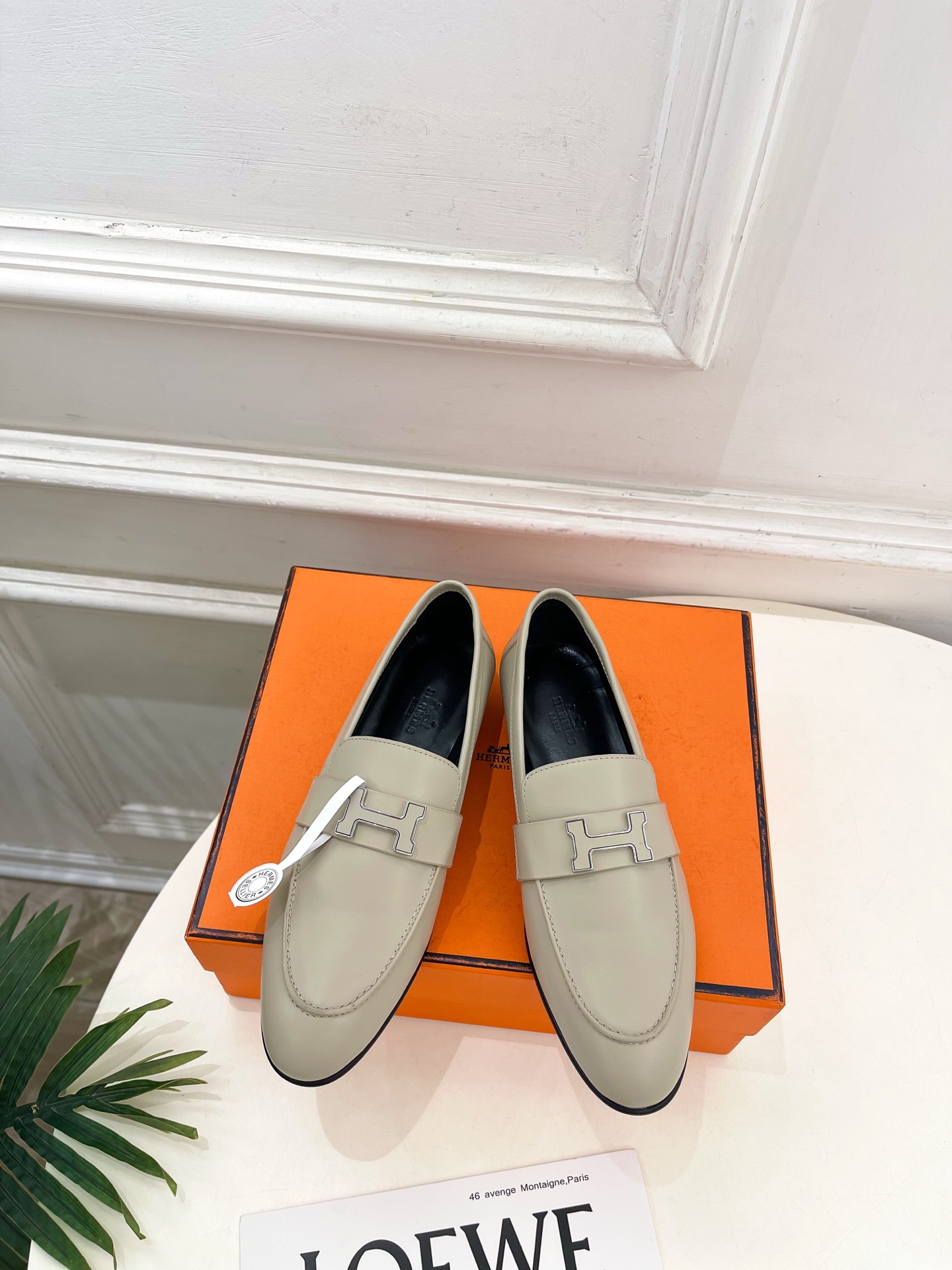 NO:706894,* Hermès 26 2026 spring and summer new products, new counter models, classic Paris series H-buckle loafers series, original specific cowhide/suede upper, imported mixed sheepskin lining, original molded custom leather outsole, heel height 1.5cm  Shoe size: 35-39 (40.41 customized, non-refundable) (with original airplane box), loafers, hermes, loafers, cowhide, sheepskin, chamois leather, Leather soles19860909* 爱玛仕 26 2026春夏新品 专柜新款 经典Paris系列 H扣乐福鞋 系列 鞋面原版特定牛皮/麂皮 内里进口混种羊皮 大底原版开模定制真皮大底 跟高1.5cm 鞋码:35-39（40.41定做不退换）（配原版飞机盒）,乐福鞋,hermes,loafers,cowhide,sheepskin,chamois leather,Leather soles,Women's Shoes