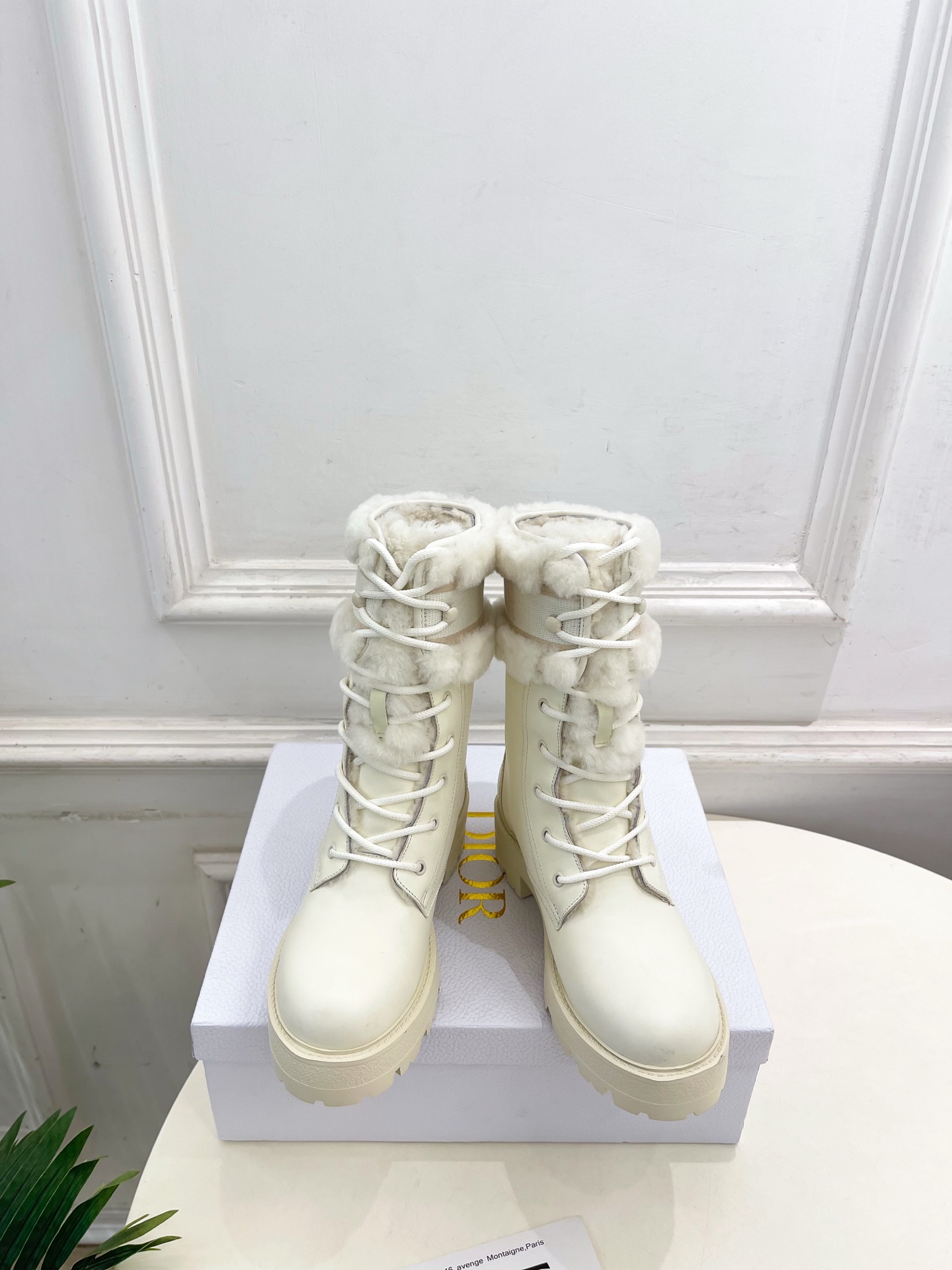 NO:706905,Dior | Dior 26 2026 new products, top version, the counter features the new DiorAlps letter wool boots and bare boots, new hard goods, BS purchasing level!  Full of high-end feel!  A popular model among bloggers at home and abroad, it’s retro and fashionable, and your feet look stunning!  Official website main recommendation★ ━━━━━ t ━━━━━ Upper original imported cowhide lining: imported sheepskin lining/wool lining outsole original molded custom anti-slip outsole Heel height: 4.5cm Shoe size: 35-39 (40, 41 customization is not returnable) Leather lining Wool lining, boots, dior, dior, loro  piana,boots,cowhide,sheepskin19860909Dior | 迪奥 26 2026新品 顶级版本 专柜主打新款DiorAlps 字母羊毛靴及裸靴 硬货上新 BS代购级别！高级感十足！国内外博主刷爆的一款,复古又时髦 上脚美炸了！官网主推款★ ━━━━━ t ━━━━━ 鞋面原版进口牛皮  内里: 进口羊皮里/羊毛里 大底原版开模定制防滑大底 跟高: 4.5cm 鞋码: 35-39（40、41定制不退换） 皮里 羊毛里,靴子,dior,dior,loro piana,boots,cowhide,sheepskin,Women's Shoes
