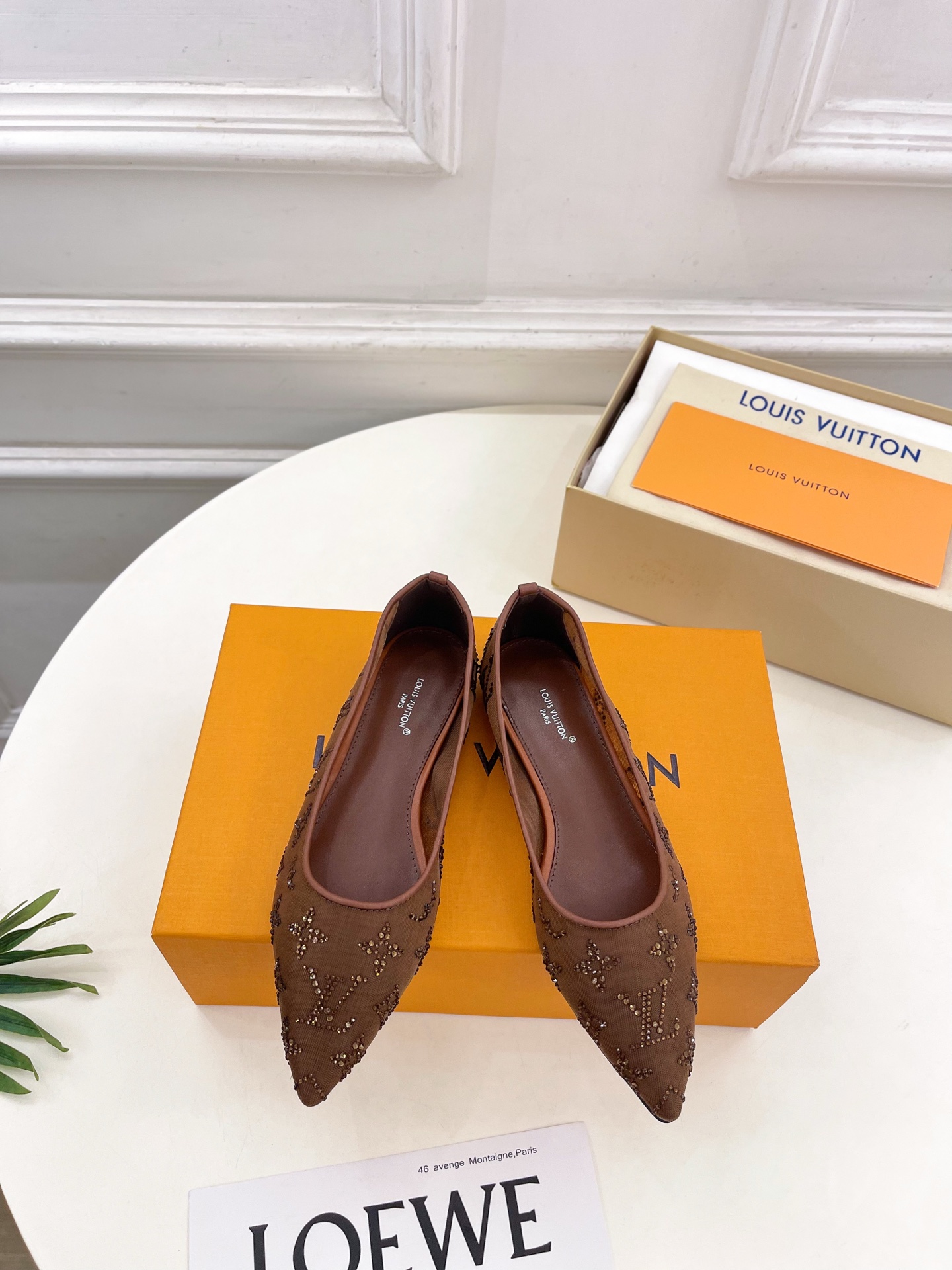 NO:722706,LV | Louis Vuitton 26 2026 early spring new model, top version, the counter features the latest GALA mesh rhinestone pointed toe shoes, a series of new hard goods, BS purchasing level!  Full of high-end feel!  A popular model among bloggers at home and abroad, it is retro, fashionable and looks great on your feet!  Official website main recommendation★ ━━━━━t ━━━━━ Original specific mesh rhinestones on the upper, imported sheepskin lining, original Italian leather outsole, high heel flat/8.5cm, shoe size 35-39 (customized at 40.41), flat bottom, high heel 260, high-heeled sandals, louis vuitton, louis  vuitton,sandals,high heels,sheepskin,Leather soles19860909LV | 路易威登 26 2026 早春新款 顶级版本 专柜主打最新款 GALA网纱水钻尖头单鞋 系列硬货上新 BS代购级别！高级感十足！国内外博主刷爆的一款,复古又时髦上脚美炸了！官网主推款★ ━━━━━ t ━━━━━ 鞋面原版特定网纱水钻 内里进口羊皮里 大底原版意大利真皮大底 跟高平底/8.5cm 鞋码35-39（40.41定制） 平底、高跟260,高跟鞋凉鞋,louis vuitton,louis vuitton,sandals,high heels,sheepskin,Leather soles,Women's Shoes