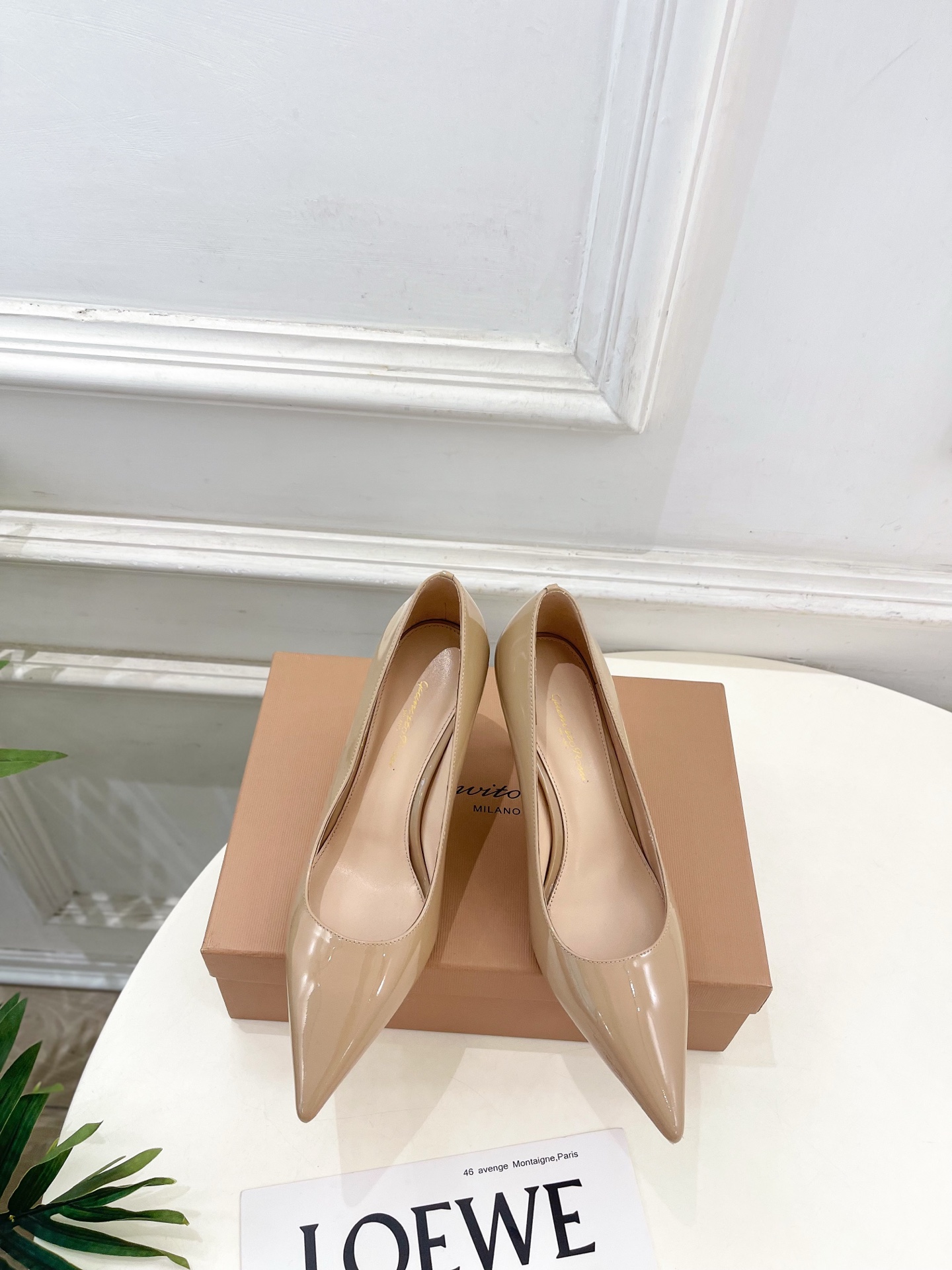 NO:722677,Gianvito Rossi｜Gianvito Rossi 26 2026 Spring and Summer New Product GR Classic Simple Pointed Toe High Heels Hot New Release!  This shoe is definitely a dark horse. It has great looks and is popular among internet celebrity bloggers. It makes the goddesses swoon. Top-notch craftsmanship creates exquisite quality. It is unbeatable and comfortable. It is definitely a love-at-first-sight style!  BS is fashionable and versatile, a must-have for everyone!  Fabric: original custom-made cow patent leather/cowhide, lining mixed sheepskin, sole imported from Italy, genuine leather outsole, heel height 8.5cm, Size 35-39 (40.41. Customized, non-returnable), high heels, single shoes, high heels, cowhide, sheepskin, Leather soles19860909Gianvito Rossi｜吉安维托·罗西 26 2026春夏新品 GR经典简约尖头高跟单鞋 火爆上新！ 这鞋绝对是黑马选手 颜值超高 网红博主火爆追捧 特让女神们心动 顶级工艺打造精品质感 无敌舒适 绝对是一见钟情款！BS时尚百搭,人手必备！ 面料原版定制牛漆皮/牛皮 内里混种羊皮里 鞋底意大利进口真皮大底  跟高8.5cm Size35-39（40.41.定制不退换）,高跟鞋单鞋,high heels,cowhide,sheepskin,Leather soles,Women's Shoes