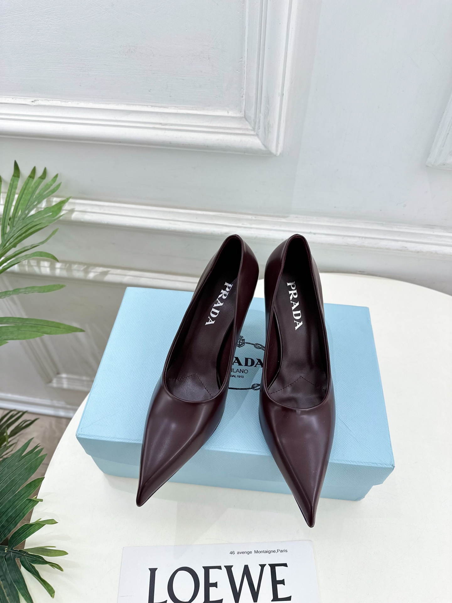 NO:722671,PRADA 26 2026 spring and summer new products, counter catwalk models, pointed-toe kitten heel high-heeled shoes series, upper original high-custom open-edge beaded cowhide, imported water-dyed sheepskin lining, outsole original Italian leather outsole, heel height 8.5cm, shoe size: 35-39 (40.41. Customized, non-returnable), high-heeled shoes, prada, prada, high heels, cowhide, sheepskin, Leather soles19860909PRADA 普拉达 26 2026春夏新品 专柜走秀款 尖头小猫跟高跟鞋系列 鞋面原版高定制开边珠牛皮 内里进口水染羊皮 大底原版意大利真皮大底 跟高8.5cm 鞋码:35-39（40.41.定做不退换）,高跟鞋单鞋,prada,prada,high heels,cowhide,sheepskin,Leather soles,Women's Shoes