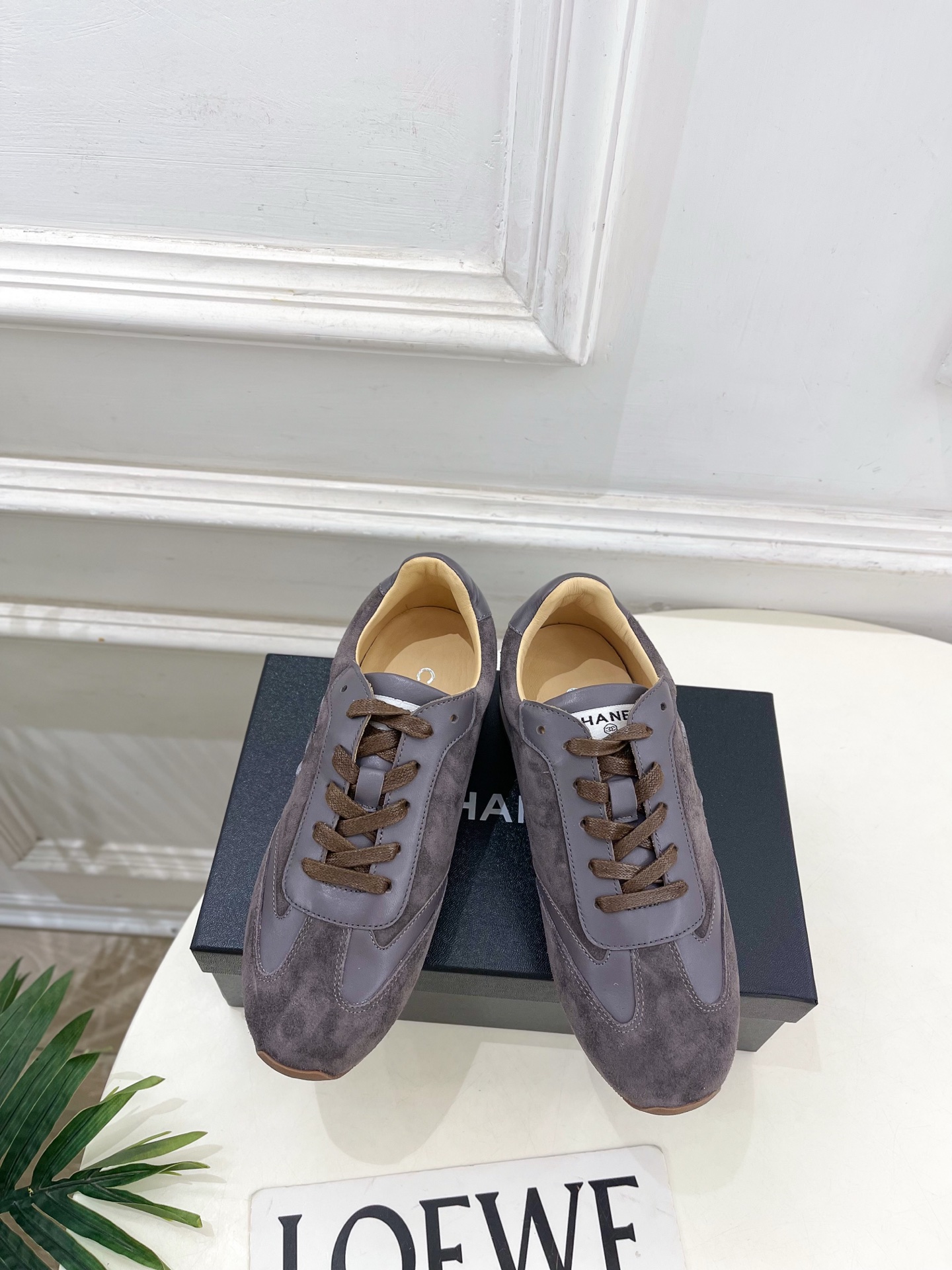 NO:722680,| Xiaoxiang 26 2026 Spring and Summer New Products Counter Classic Xiaoxiang Double C Retro Casual Moral Shoes New Series A must-have in the BS fashion circle. The matching will interpret the meticulous, minimalist and never-fading classic elements, showing a unique dressing style that is too beautiful to say. A must-have for summer... ━━━━━ t ━━━━━  Original high-customized cowhide suede upper, imported lambskin lining, original custom molded anti-slip outsole, shoe size: 35-39 (40.41 customized, non-returnable), casual shoes/sports shoes, sneakers, cowhide, sheepskin, chamois leather19860909| 小香 26 2026春夏新品 专柜经典款 小香双C复古休闲德训鞋 系列上新 BS时尚圈的绝绝子 搭配将演绎着细致 极简 永不褪去的经典元素 展现与众不同的穿搭风格美到无话可说 夏季必入款…… ━━━━━ t ━━━━━ 鞋面原版高定制牛皮拼接麂皮 内里进口小羊皮 大底原版定制开模防滑大底 鞋码: 35-39（40.41定制不退换）,休闲鞋/运动鞋,sneakers,cowhide,sheepskin,chamois leather,Women's Shoes