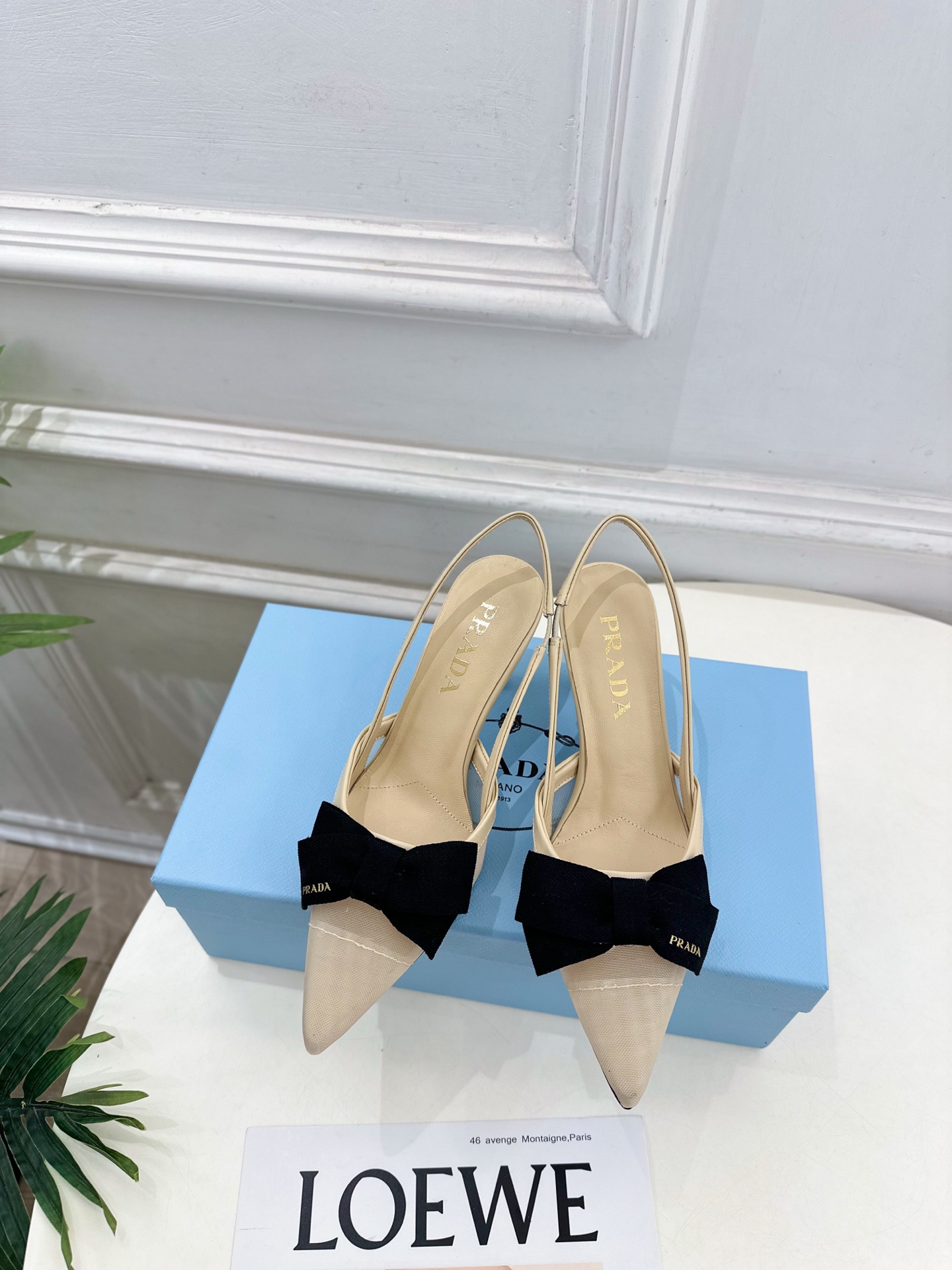 NO:722684,PRADA 26 2026 Spring and Summer New Products Counter Catwalk Style Bow Pointed Mesh High Heel Sandals Series Original high-customized mesh uppers Imported water-dyed sheepskin lining Outsole Original Italian genuine leather outsole Heel height 7.5cm Shoe size: 35-39 (34.40.41. Customized, non-refundable), high-heeled sandals, prada, prada, sandals, high  heels,sheepskin,leather soles19860909PRADA 普拉达 26 2026春夏新品 专柜走秀款 蝴蝶结尖头网纱高跟后空凉鞋 系列 鞋面原版高定制网纱 内里进口水染羊皮  大底原版意大利真皮大底  跟高7.5cm 鞋码:35-39（34.40.41.定做不退换）,高跟鞋凉鞋,prada,prada,sandals,high heels,sheepskin,Leather soles,Women's Shoes