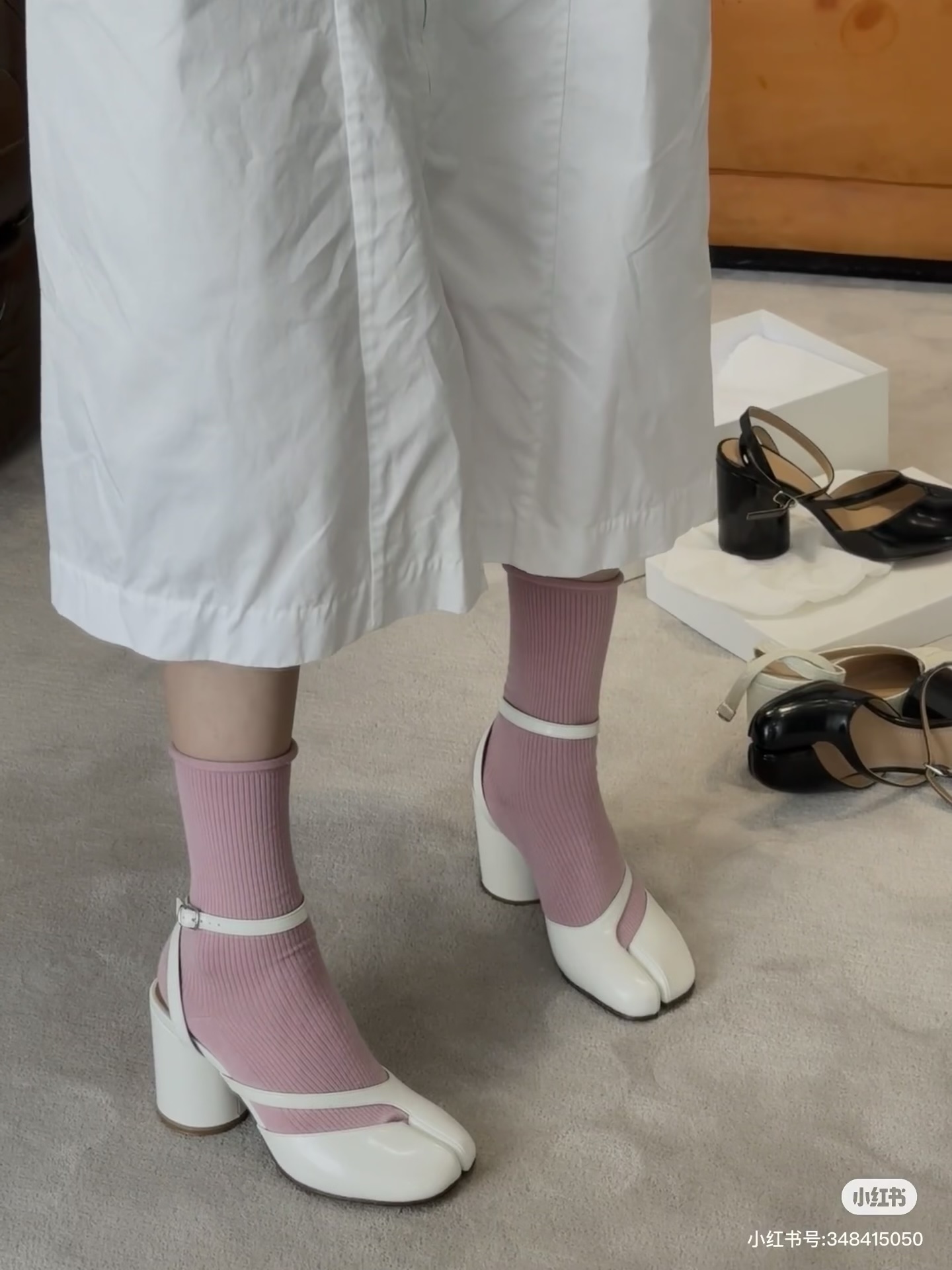 NO:722653,Upper foot matching demonstration, split-toe shoes19860909上脚搭配示范,分趾鞋,Women's Shoes