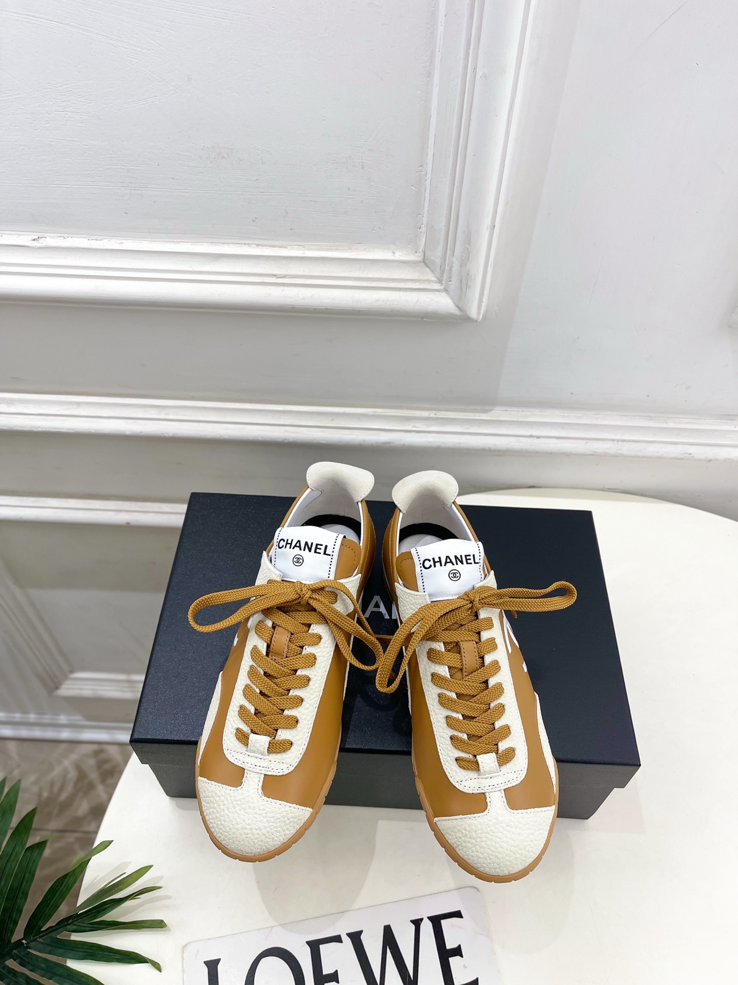 NO:722608,| Xiaoxiang 26 2026 Spring and Summer New Products Counter Classic Xiaoxiang Double C Color Matching Casual Sports Shoes New Dexun Shoe Series A must-have in the BS fashion circle. The matching will interpret the meticulous, minimalist and classic elements that will never fade away. Showing a unique dressing style that is too beautiful to say. A must-have item for summer... ━━━━━ t ━━━━━  Original high-custom calfskin upper, imported lambskin lining, original open-molded TPU anti-slip outsole, shoe size: 35-39 (40. Customized, non-refundable), casual shoes/sports shoes, sneakers, cowhide, sheepskin19860909| 小香 26 2026 春夏新品 专柜经典款 小香双C拼色休闲运动鞋 德训鞋系列上新 BS时尚圈的绝绝子 搭配将演绎着细致 极简 永不褪去的经典元素 展现与众不同的穿搭风格美到无话可说 夏季必入款…… ━━━━━ t ━━━━━ 鞋面原版高定制小牛皮 内里进口小羊皮 大底原版开模TPU防滑大底 鞋码: 35-39（40.定制不退换）,休闲鞋/运动鞋,sneakers,cowhide,sheepskin,Women's Shoes