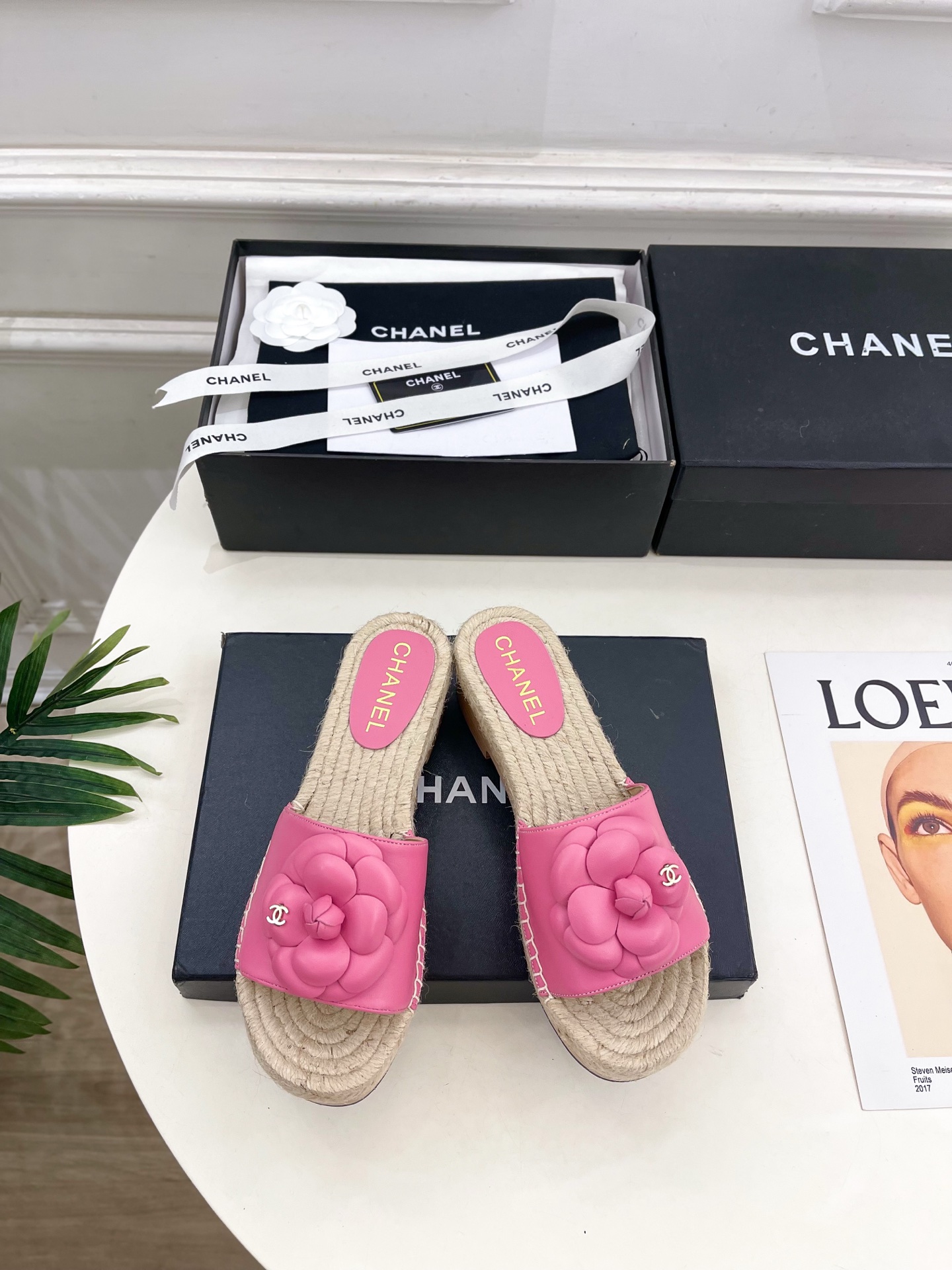 NO:747006,| Xiaoxiang 26 2026 Spring and Summer New Products Counter Classic Xiaoxiang Double C Camellia Hemp Rope Thick-soled Slippers New in the Series BS A must-have in the fashion world. The matching will interpret the meticulous, minimalist and classic elements that will never fade away. It will show a unique dressing style that is too beautiful to say. A must-have item for summer... ━━━━━ t ━━━━━  Original high-customized lambskin for the upper, imported mixed sheepskin lining for the lining, original molded solid wood water table for outsole, hemp rope, heel height 5cm, shoe size: 35-39 (40.41 customized, non-returnable), slippers, slippers, sheepskin19860909| 小香 26 2026春夏新品 专柜经典款 小香双C山茶花麻绳厚底拖鞋 系列上新 BS 时尚圈的绝绝子 搭配将演绎着细致 极简 永不褪去的经典元素 展现与众不同的穿搭风格美到无话可说 夏季必入款…… ━━━━━ t ━━━━━ 鞋面原版高定制小羊皮 内里进口混种羊皮里 大底原版开模实木水台麻绳 跟高5cm 鞋码: 35-39（40.41定制不退换）,拖鞋,slippers,sheepskin,Women's Shoes