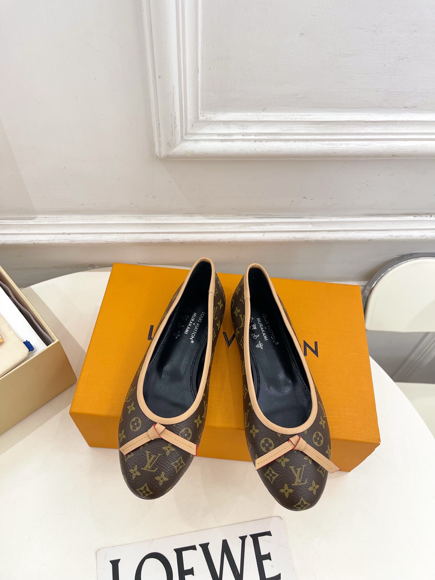 NO:750347,LV | Louis Vuitton 26 2026 spring and summer new products. The top version is the same as the original version. The counter focuses on the latest L DARLING Murakami co-branded ballet flats. New hard goods. BS purchasing level!  Full of high-end feel!  A popular model among bloggers at home and abroad, it is retro, fashionable and looks great on your feet!  The official website’s main recommendation★ ━━━━━ t ━━━━━ Highly customized three-color presbyopia leather upper, imported sheepskin lining, original Italian leather outsole, shoe size: 35-39 (34, 40, 41, 42 customized), ballet shoes, louis vuitton, louis  vuitton,flats,sheepskin,leather soles19860909LV | 路易威登 26 2026春夏新品 顶级版本原版一致 专柜主打最新款L DARLING 村上隆联名款芭蕾平底鞋 硬货上新 BS代购级别！高级感十足！国内外博主刷爆的一款,复古又时髦上脚美炸了！官网主推款★ ━━━━━ t ━━━━━ 鞋面高定制三彩老花皮 内里进口羊皮里 大底原版意大利真皮大底 鞋码: 35-39（34、40、41、42定制）,芭蕾舞鞋,louis vuitton,louis vuitton,flats,sheepskin,Leather soles,Women's Shoes