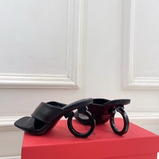 Ferragamo|菲拉格慕26𝐬𝐬2026春夏新品 经典大号G跟交叉带拖鞋 火爆上新! 这鞋绝对是 Ferragamo|菲拉格慕26𝐬𝐬2026春夏新品 经典大号G跟交叉带拖鞋 火爆上新! 这鞋绝对是