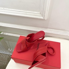 Ferragamo|菲拉格慕26𝐬𝐬2026春夏新品 经典大号G跟交叉带拖鞋 火爆上新! 这鞋绝对是 Ferragamo|菲拉格慕26𝐬𝐬2026春夏新品 经典大号G跟交叉带拖鞋 火爆上新! 这鞋绝对是