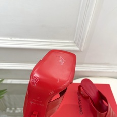 Ferragamo|菲拉格慕26𝐬𝐬2026春夏新品 经典大号G跟交叉带拖鞋 火爆上新! 这鞋绝对是 Ferragamo|菲拉格慕26𝐬𝐬2026春夏新品 经典大号G跟交叉带拖鞋 火爆上新! 这鞋绝对是