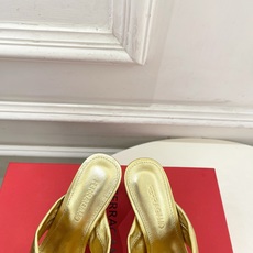 Ferragamo|菲拉格慕26𝐬𝐬2026春夏新品 经典大号G跟交叉带拖鞋 火爆上新! 这鞋绝对是 Ferragamo|菲拉格慕26𝐬𝐬2026春夏新品 经典大号G跟交叉带拖鞋 火爆上新! 这鞋绝对是