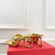 Ferragamo|菲拉格慕26𝐬𝐬2026春夏新品 经典大号G跟交叉带拖鞋 火爆上新! 这鞋绝对是 Ferragamo|菲拉格慕26𝐬𝐬2026春夏新品 经典大号G跟交叉带拖鞋 火爆上新! 这鞋绝对是