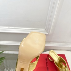 Ferragamo|菲拉格慕26𝐬𝐬2026春夏新品 经典大号G跟交叉带拖鞋 火爆上新! 这鞋绝对是 Ferragamo|菲拉格慕26𝐬𝐬2026春夏新品 经典大号G跟交叉带拖鞋 火爆上新! 这鞋绝对是