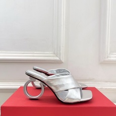 Ferragamo|菲拉格慕26𝐬𝐬2026春夏新品 经典大号G跟交叉带拖鞋 火爆上新! 这鞋绝对是 Ferragamo|菲拉格慕26𝐬𝐬2026春夏新品 经典大号G跟交叉带拖鞋 火爆上新! 这鞋绝对是