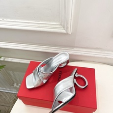Ferragamo|菲拉格慕26𝐬𝐬2026春夏新品 经典大号G跟交叉带拖鞋 火爆上新! 这鞋绝对是 Ferragamo|菲拉格慕26𝐬𝐬2026春夏新品 经典大号G跟交叉带拖鞋 火爆上新! 这鞋绝对是