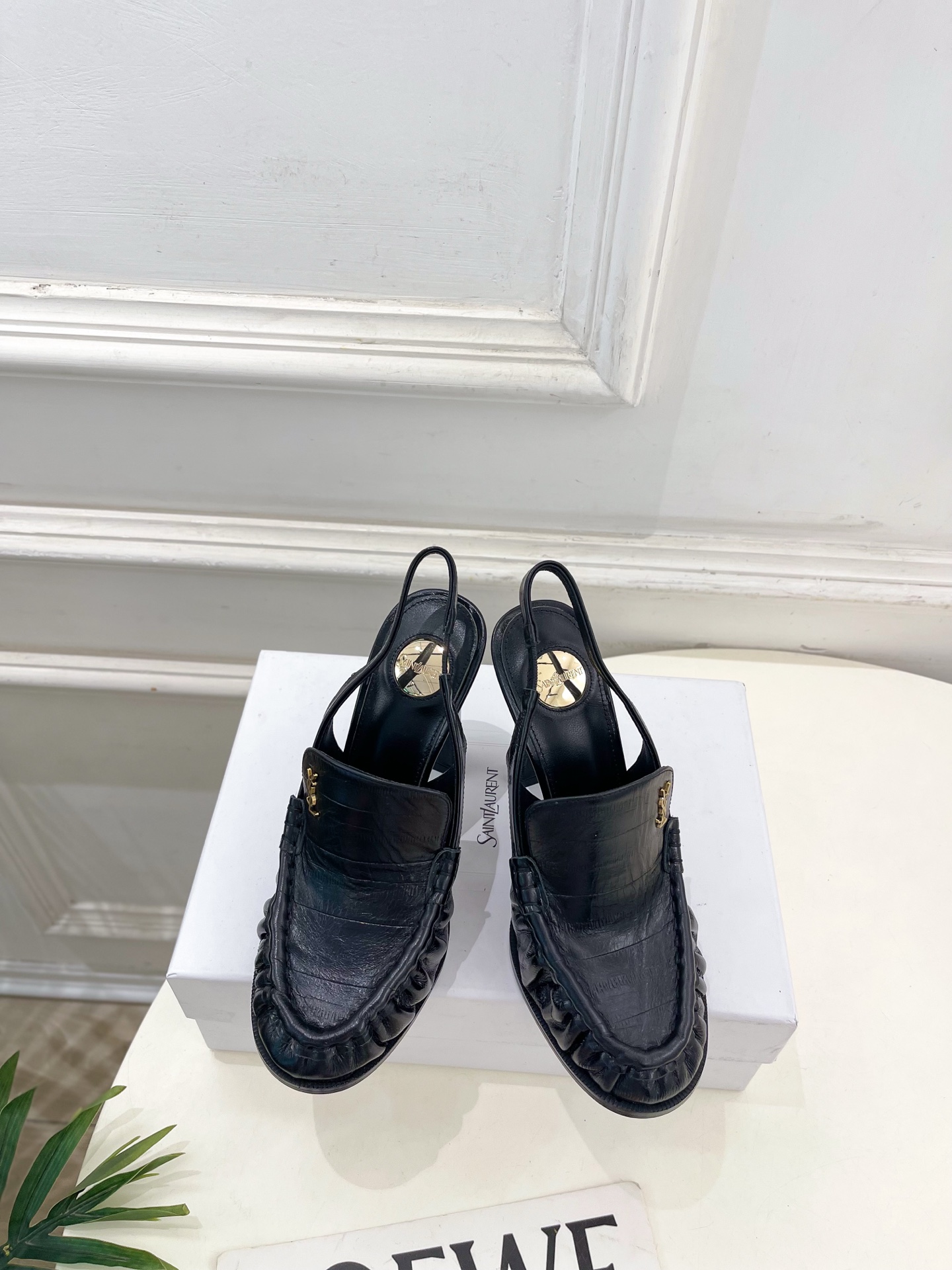 NO:757985,SAIN*LAURENT 26 2026 spring and summer new product YSL pleated Loaf back empty high-heeled sandals are new —————————————— The top version of YSL’s super beautiful model is first released in a new interpretation!  Minimalist style, super flattering leg design, BS retro fashion style, looks good with any combination!  Highly customized uppers imported cowhide/eel skin, lining imported goatskin, outsole Italian leather outsole, heel height 10.5cm, size 35-39 (40.41 can be customized) price, high heels sandals, saint laurent, saint laurent, saint laurent, loafers, sandals, high heels, cowhide, sheepskin, Leather soles19860909SAIN*LAURENT 圣罗兰 26 2026春夏新品 YSL褶皱乐福后空高跟凉鞋 上新 —————————————— 顶级版YSL超美的一款 以全新的诠释方式首发！极简主义风格 设计超级修饰腿型 BS复古时髦风格随意搭配都好看！ 鞋面高定制进口牛皮/鳗鱼皮 内里进口山羊皮里 大底意大利真皮大底 跟高10.5cm 码数35-39（40.41可定做） 价格,高跟鞋凉鞋,saint laurent,saint laurent,saint laurent,loafers,sandals,high heels,cowhide,sheepskin,Leather soles,Women's Shoes