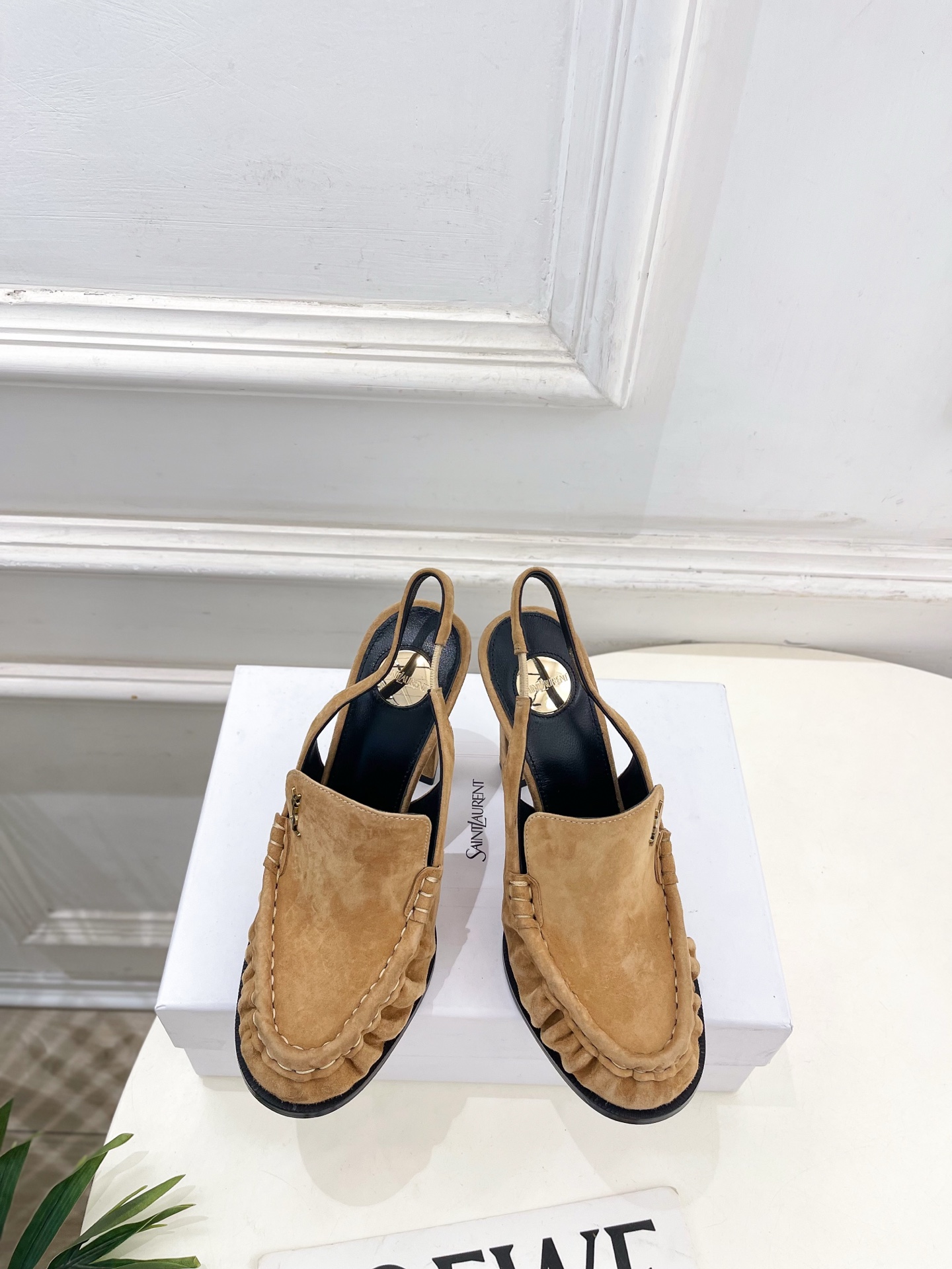 NO:757998,SAIN*LAURENT 26 2026 spring and summer new product YSL pleated Loaf back empty high-heeled sandals are new —————————————— The top version of YSL’s super beautiful model is first released in a new interpretation!  Minimalist style, super flattering leg design, BS retro fashion style, looks good with any combination!  Highly customized upper, imported mercerized sheep, lining, imported goatskin, outsole, genuine Italian leather, heel height 10.5cm, size 35-39 (40.41 can be customized) Price, high heels sandals, saint laurent, saint laurent, saint laurent, loafers, sandals, high heels, sheepskin, sheep, Leather soles19860909SAIN*LAURENT 圣罗兰 26 2026春夏新品 YSL褶皱乐福后空高跟凉鞋 上新 —————————————— 顶级版YSL超美的一款 以全新的诠释方式首发！极简主义风格 设计超级修饰腿型 BS复古时髦风格随意搭配都好看！ 鞋面高定制进口丝光羊猄 内里进口山羊皮里 大底意大利真皮大底 跟高10.5cm 码数35-39（40.41可定做） 价格,高跟鞋凉鞋,saint laurent,saint laurent,saint laurent,loafers,sandals,high heels,sheepskin,sheep,Leather soles,Women's Shoes