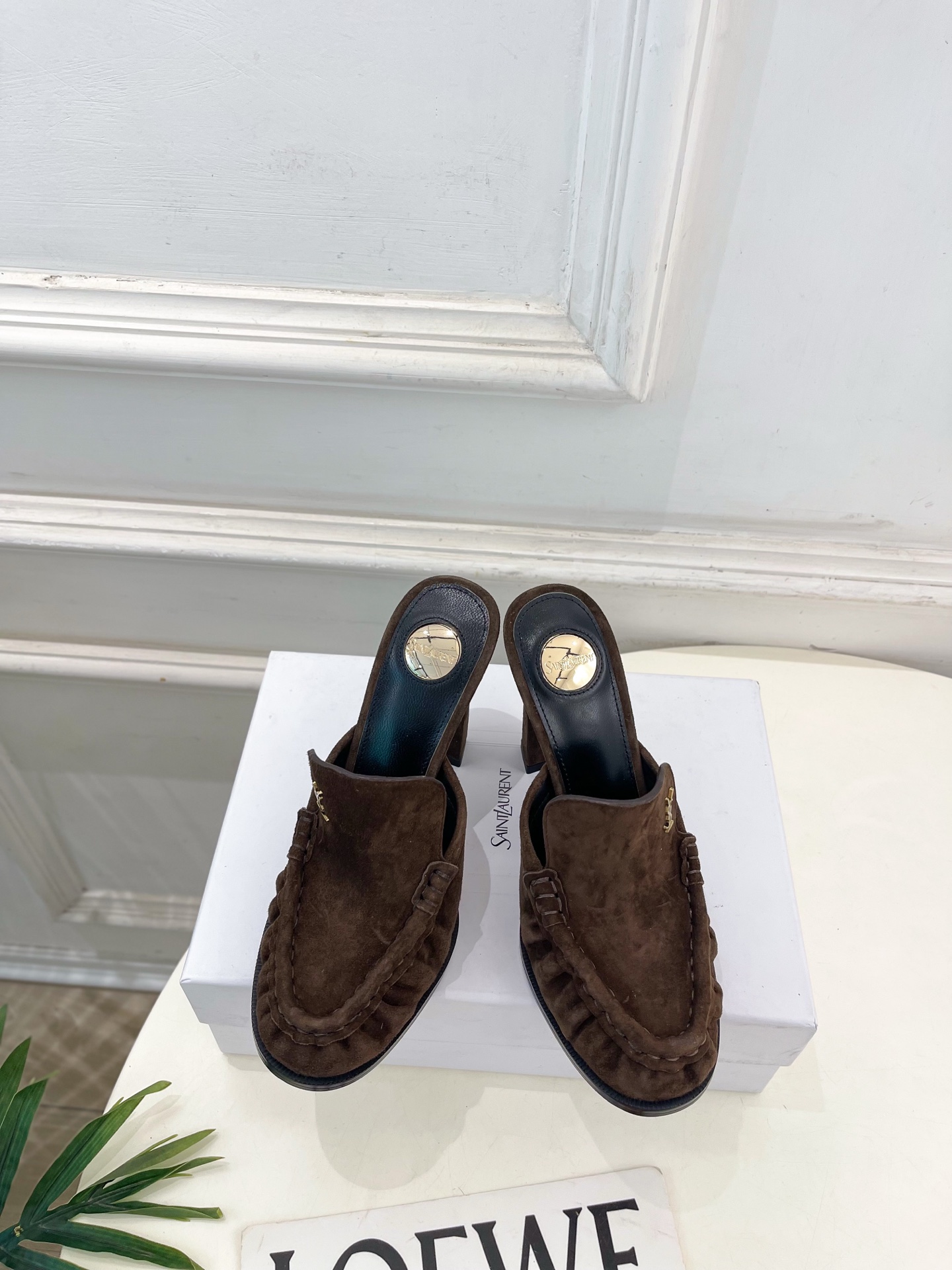 NO:757968,SAIN*LAURENT 26 2026 spring and summer new YSL pleated Loaf high-heeled half slippers are new —————————————— The top version of YSL’s super beautiful model is first released in a new interpretation!  Minimalist style, super flattering leg design, BS retro fashion style, looks good with any combination!  Highly customized upper, imported mercerized sheep, lining, imported goatskin, outsole, genuine Italian leather, heel height 10.5cm, size 35-39 (40.41 can be customized), price, half-drag high heels, saint laurent, saint laurent, saint laurent, loafers, high heels, slippers, sheepskin, sheep, Leather soles19860909SAIN*LAURENT 圣罗兰 26 2026春夏新品 YSL褶皱乐福高跟半拖鞋 上新 —————————————— 顶级版YSL超美的一款 以全新的诠释方式首发！极简主义风格 设计超级修饰腿型 BS复古时髦风格随意搭配都好看！ 鞋面高定制进口丝光羊猄 内里进口山羊皮里 大底意大利真皮大底 跟高10.5cm 码数35-39（40.41可定做） 价格,半拖高跟鞋,saint laurent,saint laurent,saint laurent,loafers,high heels,slippers,sheepskin,sheep,Leather soles,Women's Shoes