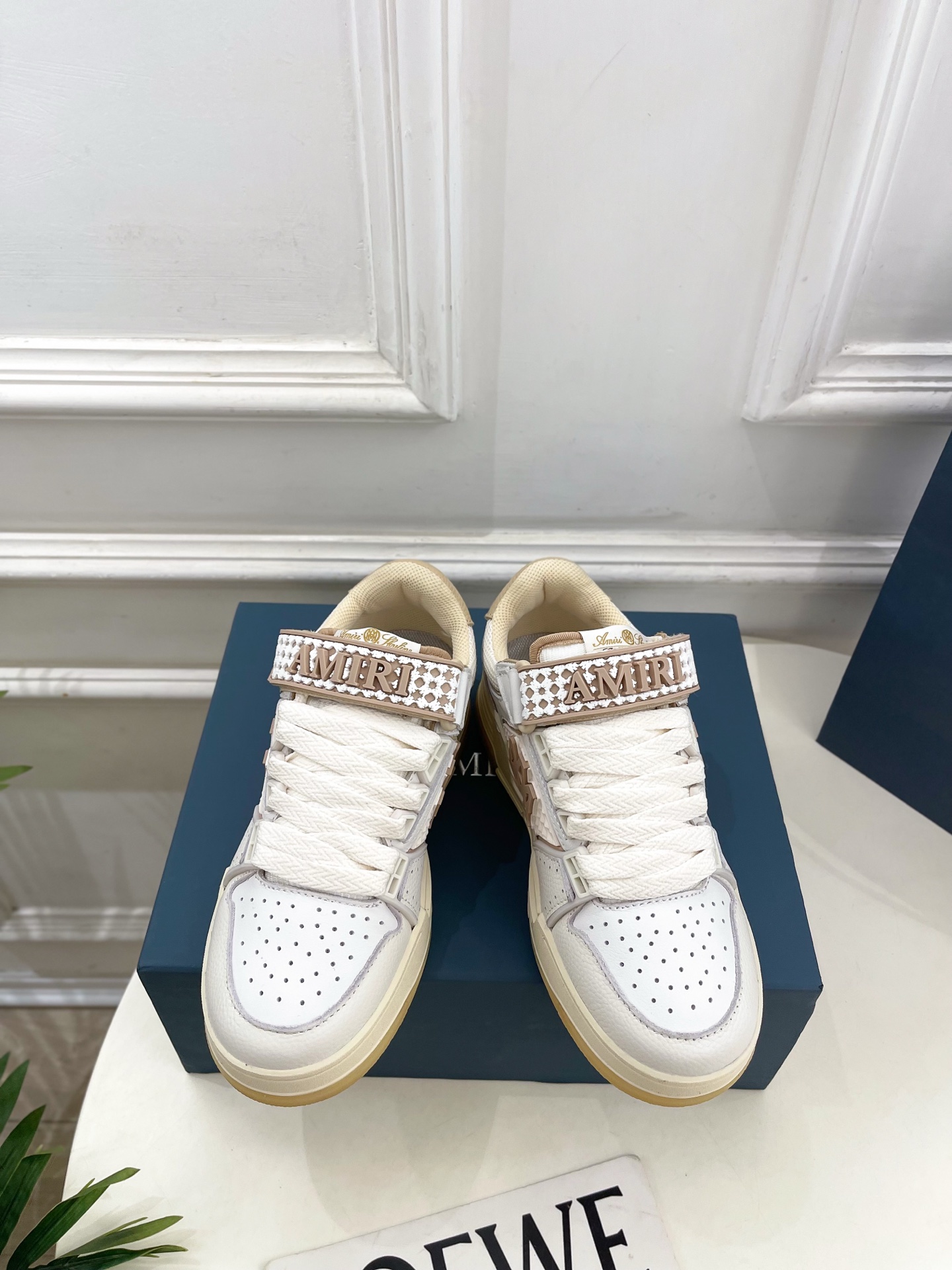 NO:760139,AMIRI Emil 26 2026 spring and summer new products, the latest runway model MA Skyline new casual basketball sneakers ————————— Amiri, as the most popular designer brand in the past two years, has simple design, clever details, fresh and refined!  If you don’t want to hit the streets with random styles, you can check out this brand. It’s relatively niche but is so easy to match. You can see this brand everywhere on Instagram and Xiaohongshu!  BS original version customized one to one!  Original imported cowhide for the upper, original customized breathable mesh for the lining, original molded steel-stamped PU combined outsole, bottom thickness 4cm, size for women 35-39 (40. Customized, non-returnable), male 40-44 (45.46, customized, non-refundable), casual shoes/sports shoes, amiri, sneakers, cowhide19860909AMIRI 埃米尔 26 2026春夏新品 最新秀场款 MA Skyline全新休闲篮球运动鞋 ————————— Amiri作为这两年最受欢迎的设计师牌,设计简单、细节巧妙、清新脱俗！ 不想满大街撞款的可以看看这个品牌,比较小众却又是那么好搭配,ins、小红书随处可见这个品牌的身影 ！BS原版一比一定制 ！ 鞋面原版特定进口牛皮 内里原版定制透气网 大底原版开模钢印pU组合大底 底厚4cm 码数女35-39（40.定制不退换） 男40-44（45.46定制不退换）,休闲鞋/运动鞋,amiri,sneakers,cowhide,Women's Shoes