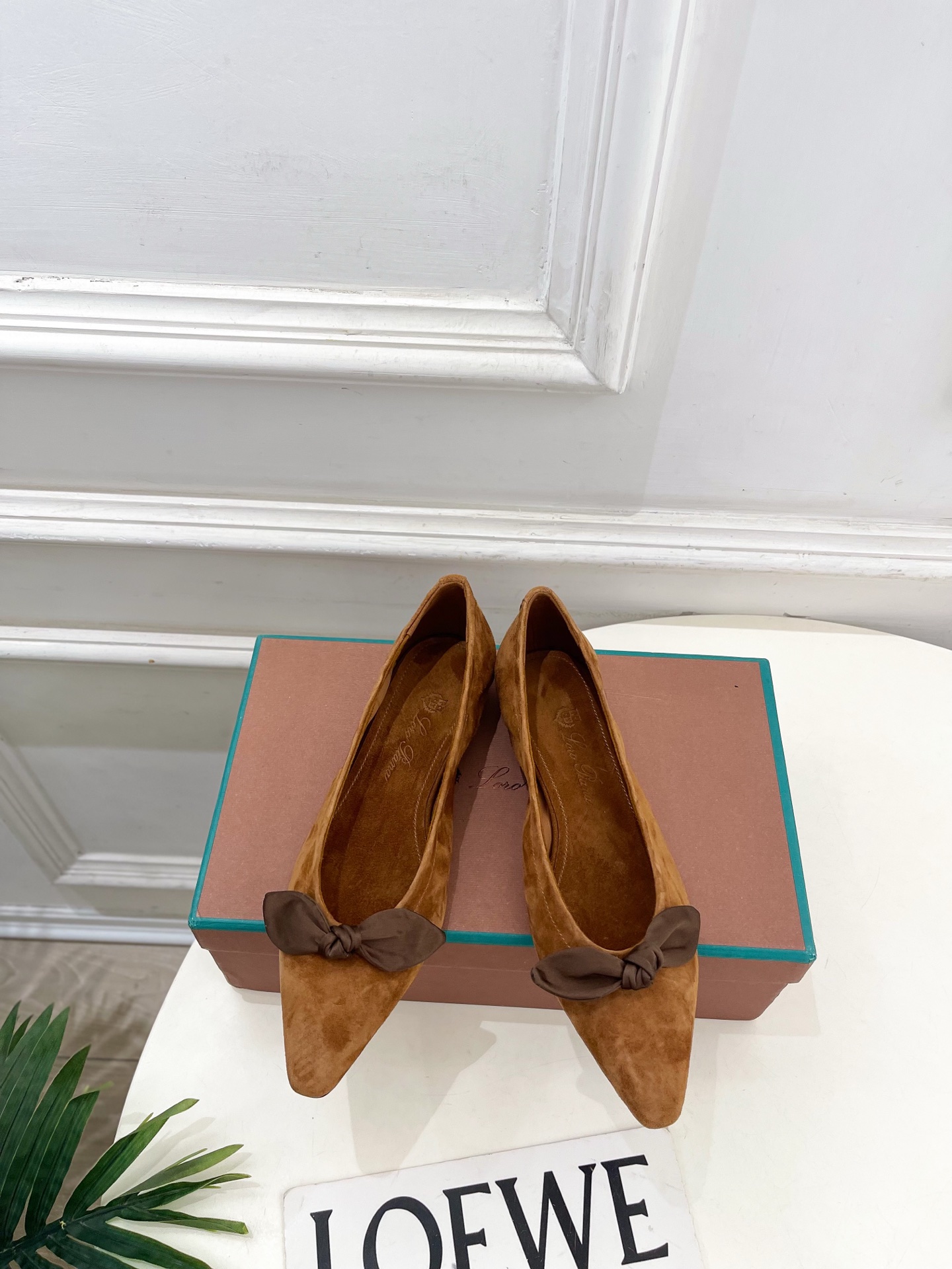 NO:787410,Loro Piana 26 2026 Spring and Summer New Products Purchasing Level LP Bow Flat Ballet Shoes ————————— LP is Italy’s top luxury brand, low-key luxury, and the designs are all consistent solid colors, simple, clever details, fresh and refined!  If you don’t want to hit the streets, you can check out this brand, Instagram, and Xiaohongshu. You can see this brand everywhere!  BS original one-to-one customization, original specific sheepskin upper, imported lambskin lining, original genuine leather outsole imported from Italy, high flat heel, code number 35-39 (40.41 customized, non-refundable), single shoes, loro piana, loro piana, sheepskin, sheep, Leather soles19860909Loro Piana 乐悠翩雅 26 2026春夏新品 代购级别 LP蝴蝶结平底芭蕾舞鞋 ————————— LP是意大利顶级奢侈品牌 低调奢华 设计都是一贯纯色系 简单、细节巧妙、清新脱俗！ 不想满大街撞款的可以看看这个品牌、ins、小红书随处可见这个品牌的身影 ！BS原版一比一定制 鞋面原版特定羊猄皮 内里进口小羊皮   大底原版意大利进口真皮大底 跟高平底 码数35-39（40.41定制不退换）,单鞋,loro piana,loro piana,sheepskin,sheep,Leather soles,Women's Shoes