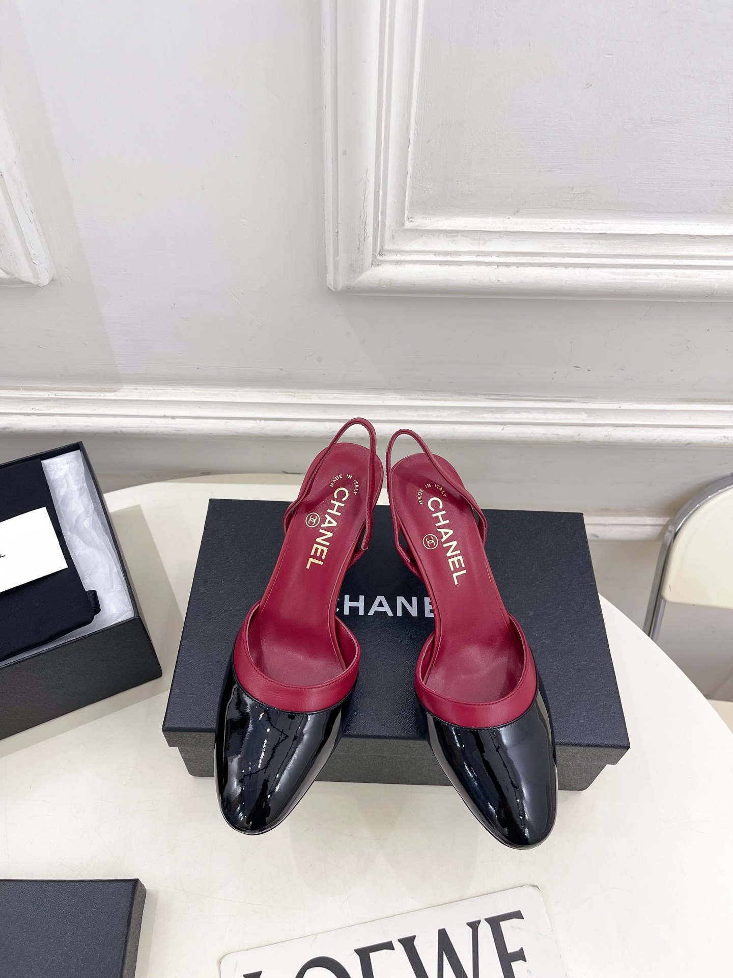 NO:787385,| Xiaoxiang 26 2026 spring and summer new products, classic catwalk models in the counter, Xiaoxiang double C color-blocked back high-heeled sandals are new in the series. The absolute best in the BS fashion circle. The matching will interpret the meticulous, minimalist and classic elements that will never fade away. It will show a unique dressing style that is too beautiful to say. A must-have style in summer... ━━━━━ t ━━━━━  Highly customized upper, original lambskin patent leather, lining imported silk sheepskin, outsole, original Italian leather outsole, heel height 7.5cm, shoe size: 35-39 (40.41 customized, non-refundable), high heels, sandals, high heels, sheepskin, Leather soles19860909| 小香 26 2026 春夏新品 专柜经典走秀款 小香双C拼色后空高跟凉鞋 系列上新 BS时尚圈的绝绝子 搭配将演绎着细致 极简 永不褪去的经典元素 展现与众不同的穿搭风格美到无话可说 夏季必入款…… ━━━━━ t ━━━━━ 鞋面高定制原版小羊皮牛漆皮 内里进口丝绸羊皮里 大底原版意大利真皮大底 跟高7.5cm 鞋码: 35-39（40.41定制不退换）,高跟鞋凉鞋,sandals,high heels,sheepskin,Leather soles,Women's Shoes