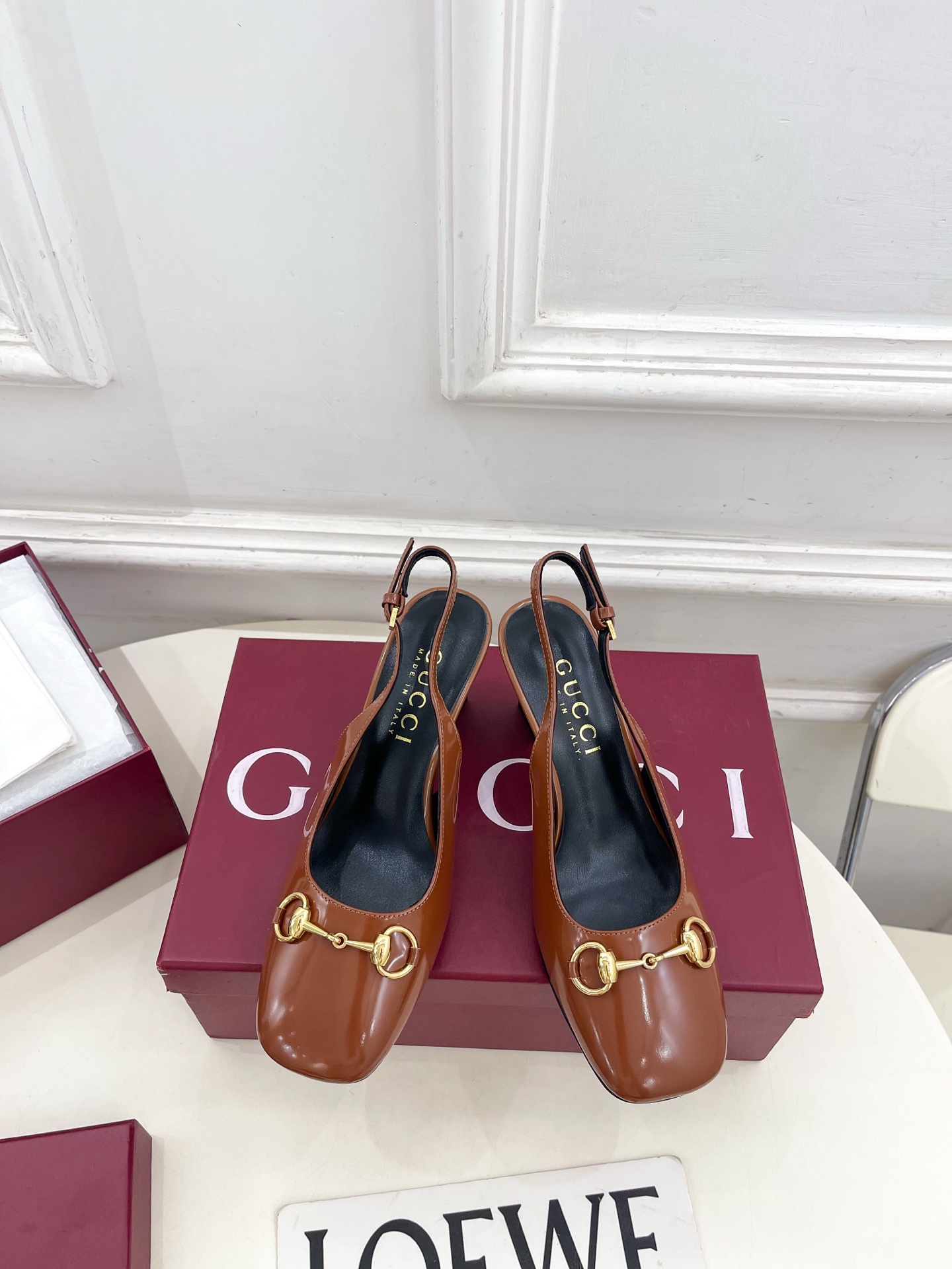 NO:787376,Gucci | Gucci 26 G’s main series is finally released, and the products are worth looking forward to!  Original classic, create new design, 2026 spring and summer new product, classic horsebit thick heel back sandals, purchasing agent level!  Full of high-end feel!  A favorite among bloggers at home and abroad, it is retro and fashionable, easy to wear and looks great on your feet!  BS official website mainly recommends, new colors are constantly updated ━━━━━ t ━━━━━ Highly customized uppers imported cowhide. Lining: imported sheepskin lining. Outsole. Genuine leather outsole imported from Italy. Heel height 7.5cm. Shoe size: 35-39 (40.41. can be customized)  No. 2603045, high heels sandals, gucci, gucci, gucci, sandals, high heels, cowhide, sheepskin, Leather soles19860909Gucci | 古驰 26  G家 主打系列终于面世,狠货值得期待！原有的经典 创造新设计 2026春夏新品 经典马衔扣粗跟后空凉鞋 代购级别！高级感十足！国内外博主刷爆的一款,复古又时髦 穿搭简便 上脚美炸了！BS官网主推,新色持续更新 ━━━━━ t ━━━━━ 鞋面高定制进口牛皮  内里: 进口羊皮里 大底意大利进口真皮大底 跟高7.5cm 鞋码: 35-39（40.41.可定制）   编号2603045,高跟鞋凉鞋,gucci,gucci,gucci,sandals,high heels,cowhide,sheepskin,Leather soles,Women's Shoes