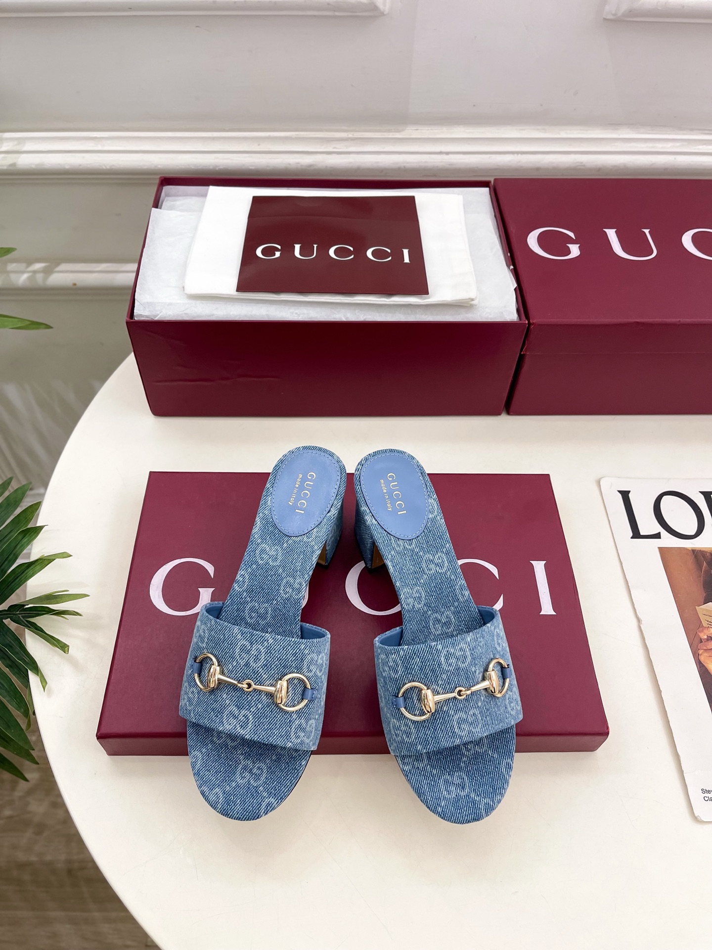 NO:787366,Gucci | Gucci 26 G’s main series is finally released, and the products are worth looking forward to!  Original classic, create new design, 2026 spring and summer new product, classic horsebit canvas thick heel slippers, purchasing agent level!  Full of high-end feel!  A favorite among bloggers at home and abroad, it is retro and fashionable, easy to wear and looks great on your feet!  BS official website mainly recommends, new colors are constantly updated ━━━━━t ━━━━━ Highly customized upper with imported GG canvas Lining: imported sheepskin lining Outsole Italian imported leather outsole Heel height 5.5cm Shoe size: 35-39 (40.41.42 can be customized)  No. 2603048, slippers, gucci, gucci, gucci, slippers, sheepskin, Leather soles19860909Gucci | 古驰 26  G家 主打系列终于面世,狠货值得期待！原有的经典 创造新设计 2026春夏新品 经典马衔扣帆布粗跟拖鞋 代购级别！高级感十足！国内外博主刷爆的一款,复古又时髦 穿搭简便 上脚美炸了！BS官网主推,新色持续更新 ━━━━━ t ━━━━━ 鞋面高定制进口GG帆布  内里: 进口羊皮里 大底意大利进口真皮大底 跟高5.5cm 鞋码: 35-39（40.41.42可定制）   编号2603048,拖鞋,gucci,gucci,gucci,slippers,sheepskin,Leather soles,Women's Shoes