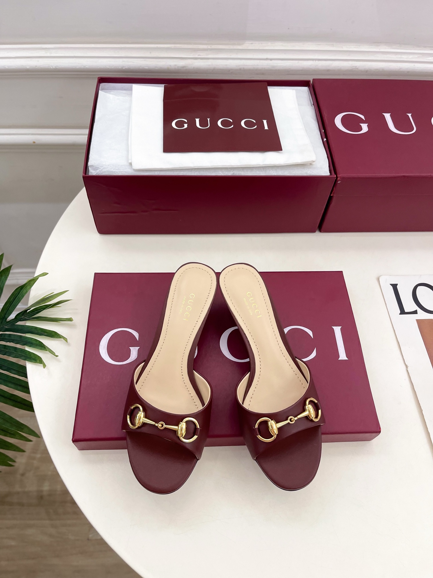 NO:787369,Gucci | Gucci 26 G’s main series is finally released, and the products are worth looking forward to!  Original classic, create new design, 2026 spring and summer new product, classic horsebit round toe cat heel slippers, purchasing agent level!  Full of high-end feel!  A favorite among bloggers at home and abroad, it is retro and fashionable, easy to wear and looks great on your feet!  BS official website mainly recommends, new colors are constantly updated ━━━━━ t ━━━━━ Upper highly customized imported cowhide/GG canvas Lining: imported sheepskin lining Outsole Italian imported genuine leather outsole Heel height 4.5cm Shoe size: 35-39 (40.41. can be customized)  No. 3045, slippers,gucci,gucci,gucci,slippers,cowhide,sheepskin,Leather soles19860909Gucci | 古驰 26  G家 主打系列终于面世,狠货值得期待！原有的经典 创造新设计 2026春夏新品 经典马衔扣圆头猫跟拖鞋 代购级别！高级感十足！国内外博主刷爆的一款,复古又时髦 穿搭简便 上脚美炸了！BS官网主推,新色持续更新 ━━━━━ t ━━━━━ 鞋面高定制进口牛皮/GG帆布  内里: 进口羊皮里 大底意大利进口真皮大底 跟高4.5cm 鞋码: 35-39（40.41.可定制）   编号3045,拖鞋,gucci,gucci,gucci,slippers,cowhide,sheepskin,Leather soles,Women's Shoes