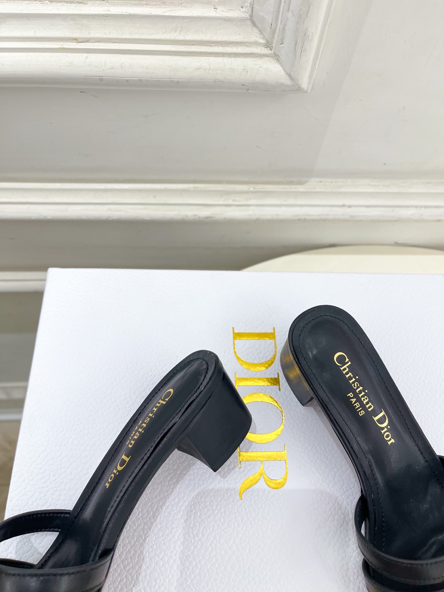 Dior | 迪奥 26𝐬𝐬 🧡💚2026春夏新品 顶级版本⚠️专柜主打新款 经典CD珍珠扣细带平底 粗