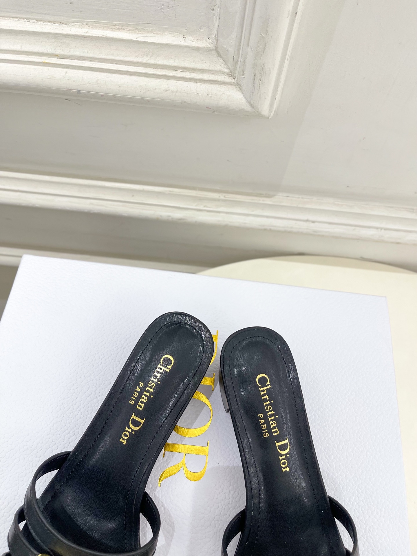 Dior | 迪奥 26𝐬𝐬 🧡💚2026春夏新品 顶级版本⚠️专柜主打新款 经典CD珍珠扣细带平底 粗