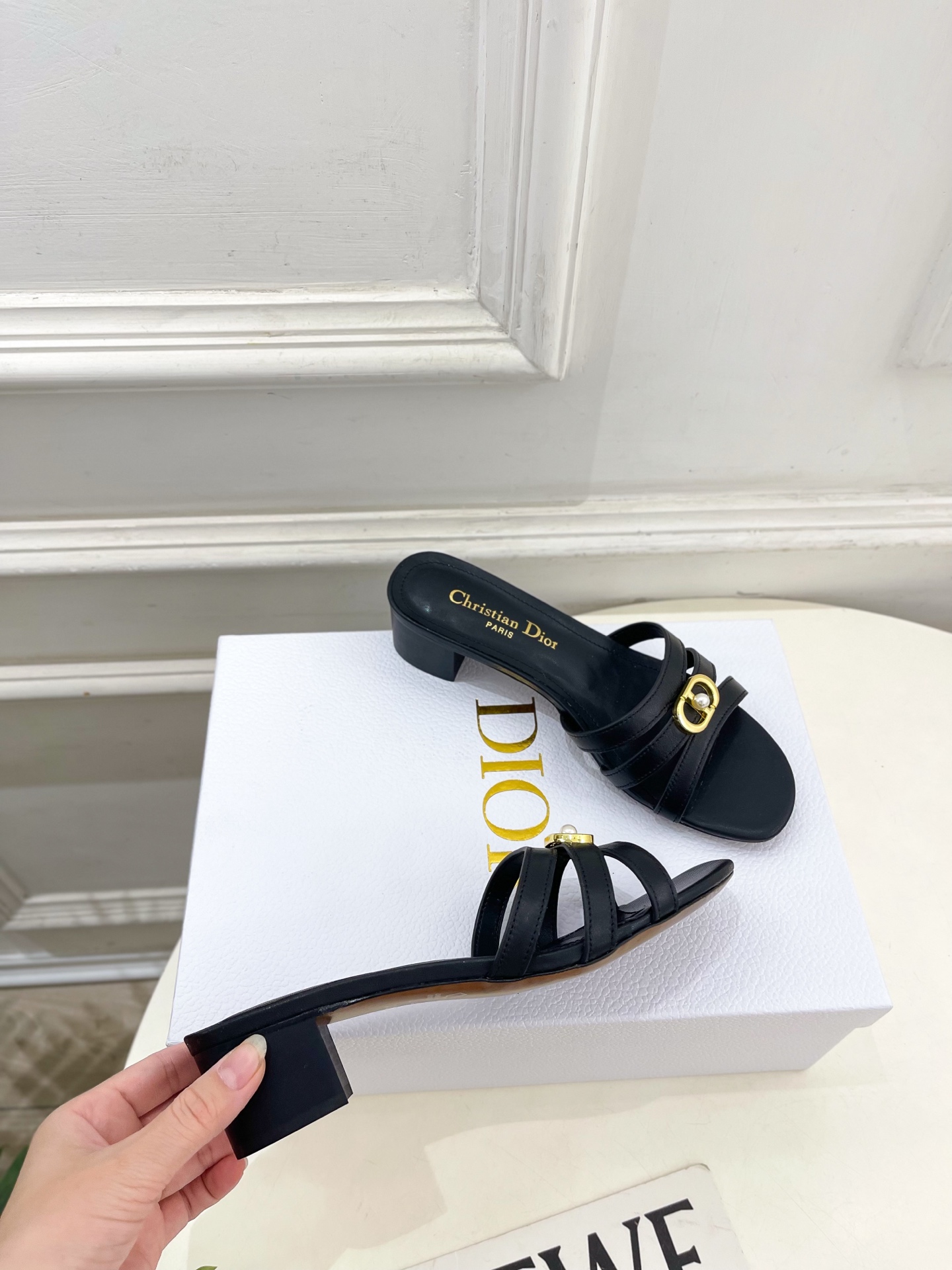 Dior | 迪奥 26𝐬𝐬 🧡💚2026春夏新品 顶级版本⚠️专柜主打新款 经典CD珍珠扣细带平底 粗