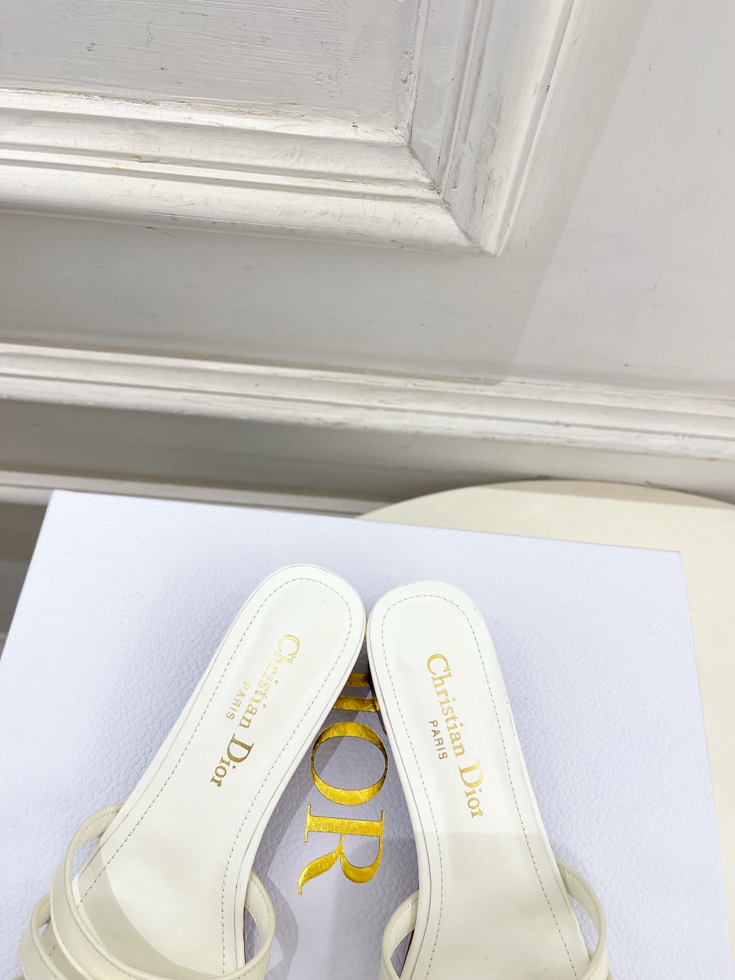 Dior | 迪奥 26𝐬𝐬 🧡💚2026春夏新品 顶级版本⚠️专柜主打新款 经典CD珍珠扣细带平底 粗