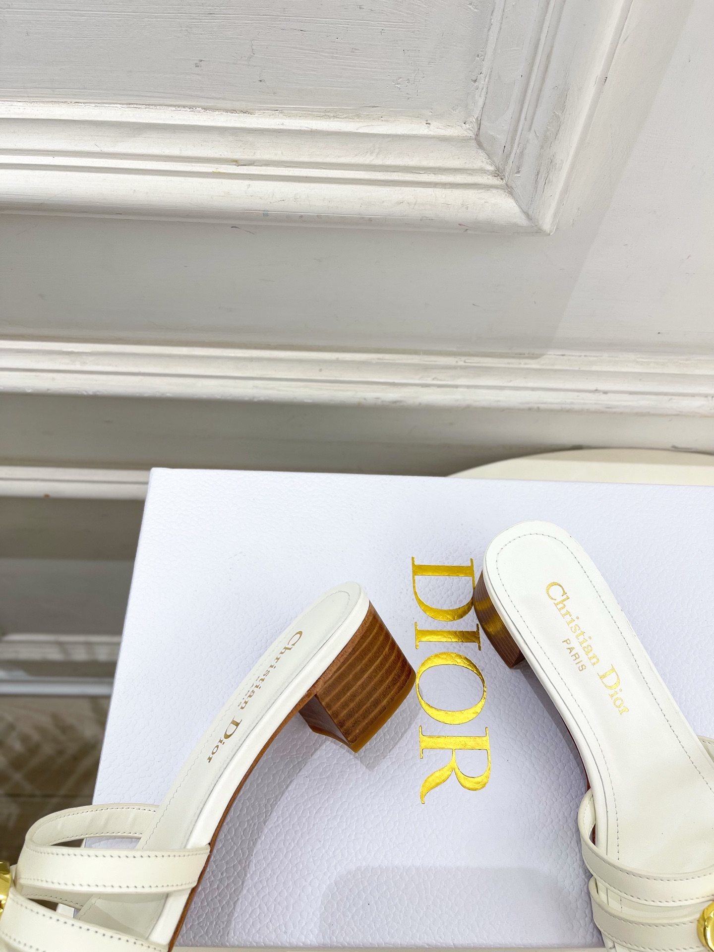 Dior | 迪奥 26𝐬𝐬 🧡💚2026春夏新品 顶级版本⚠️专柜主打新款 经典CD珍珠扣细带平底 粗