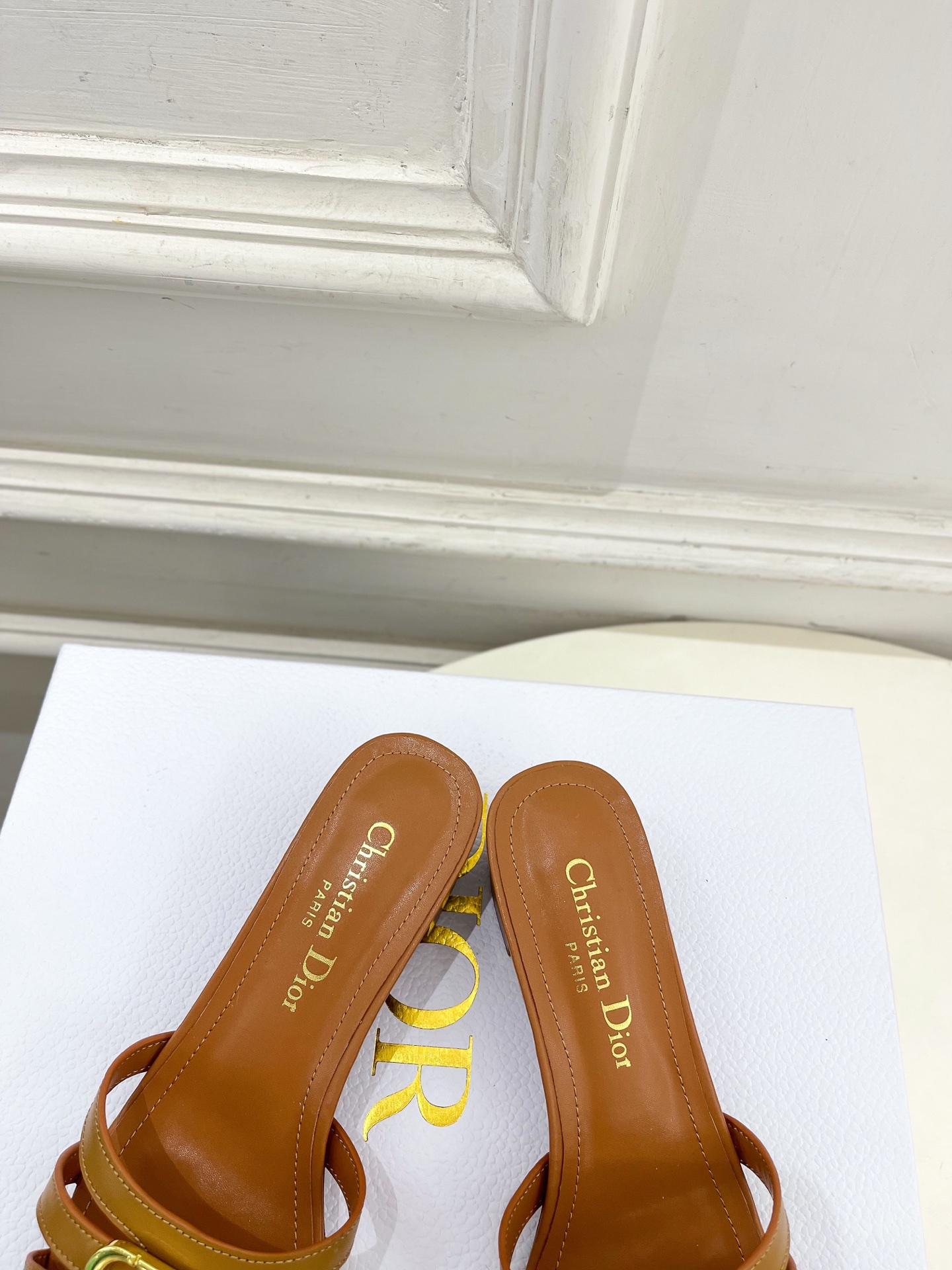 Dior | 迪奥 26𝐬𝐬 🧡💚2026春夏新品 顶级版本⚠️专柜主打新款 经典CD珍珠扣细带平底 粗