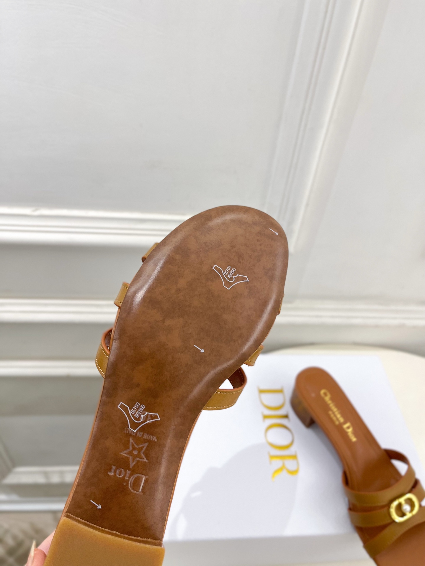 Dior | 迪奥 26𝐬𝐬 🧡💚2026春夏新品 顶级版本⚠️专柜主打新款 经典CD珍珠扣细带平底 粗