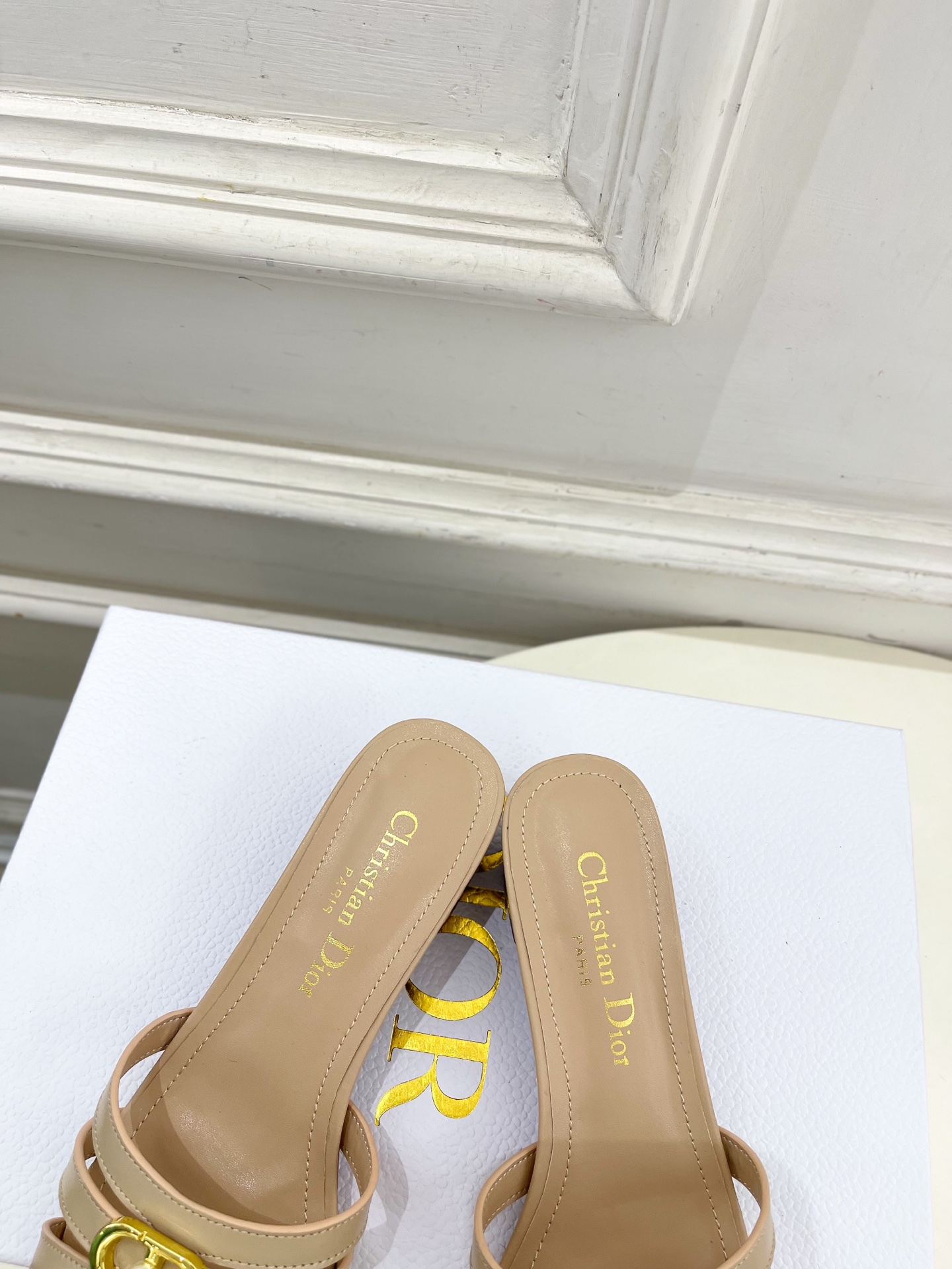Dior | 迪奥 26𝐬𝐬 🧡💚2026春夏新品 顶级版本⚠️专柜主打新款 经典CD珍珠扣细带平底 粗