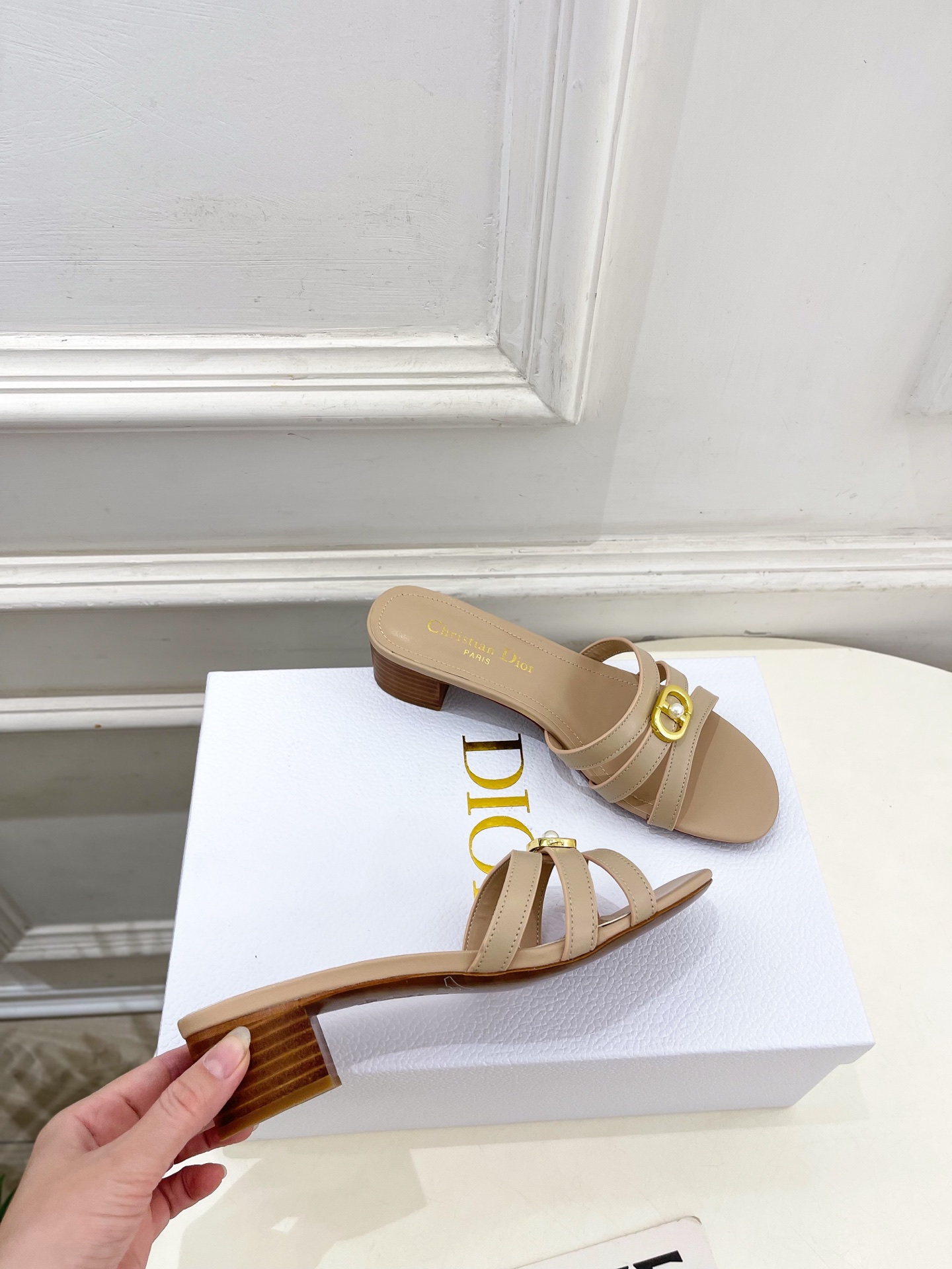 Dior | 迪奥 26𝐬𝐬 🧡💚2026春夏新品 顶级版本⚠️专柜主打新款 经典CD珍珠扣细带平底 粗