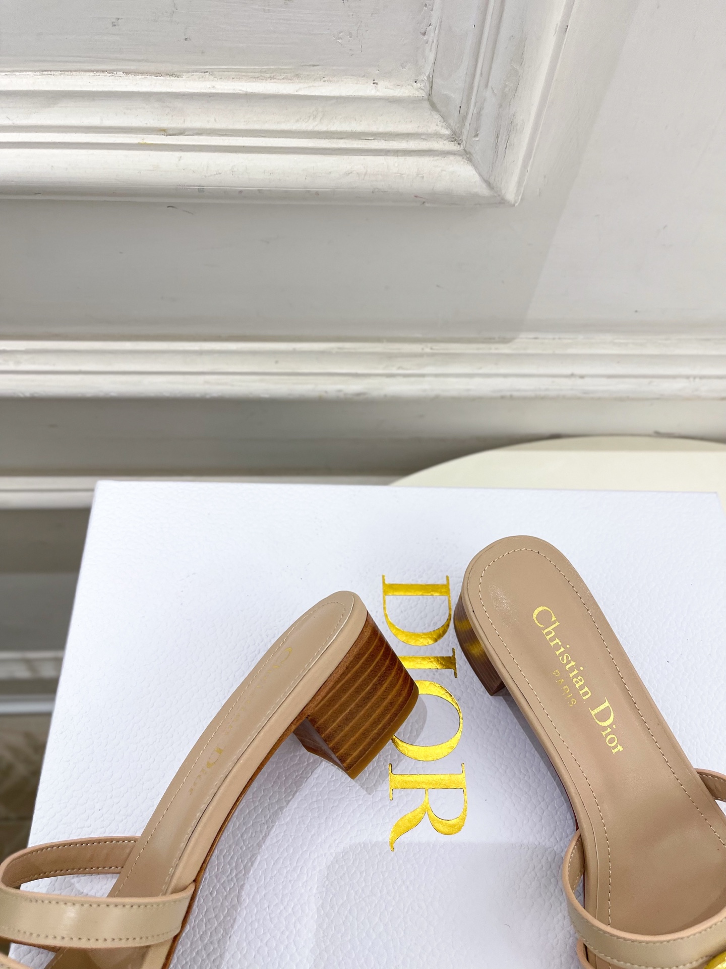 Dior | 迪奥 26𝐬𝐬 🧡💚2026春夏新品 顶级版本⚠️专柜主打新款 经典CD珍珠扣细带平底 粗