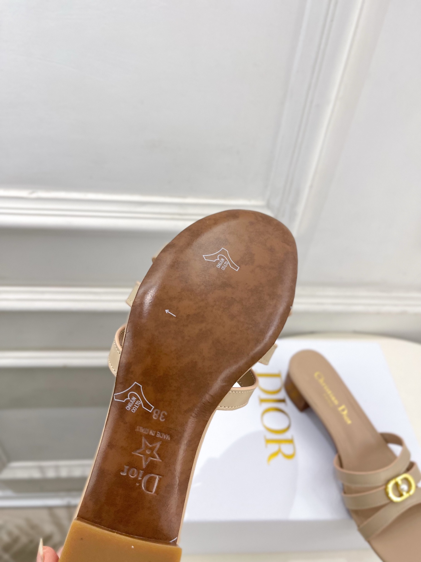Dior | 迪奥 26𝐬𝐬 🧡💚2026春夏新品 顶级版本⚠️专柜主打新款 经典CD珍珠扣细带平底 粗