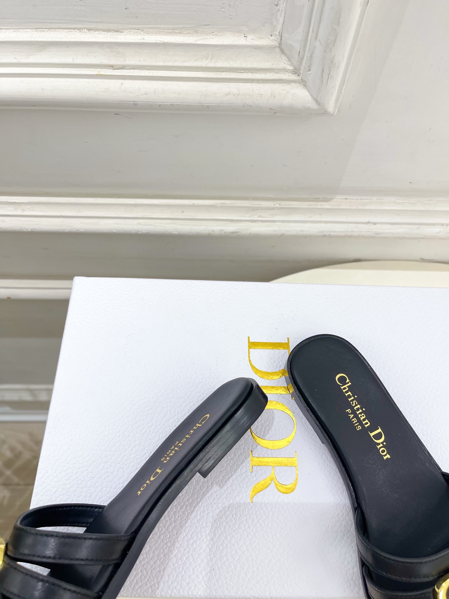 Dior | 迪奥 26𝐬𝐬 🧡💚2026春夏新品 顶级版本⚠️专柜主打新款 经典CD珍珠扣细带平底 粗