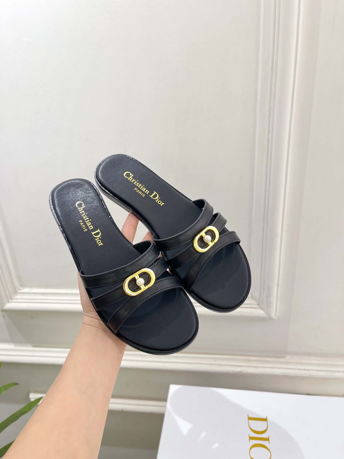 Dior | 迪奥 26𝐬𝐬 🧡💚2026春夏新品 顶级版本⚠️专柜主打新款 经典CD珍珠扣细带平底 粗