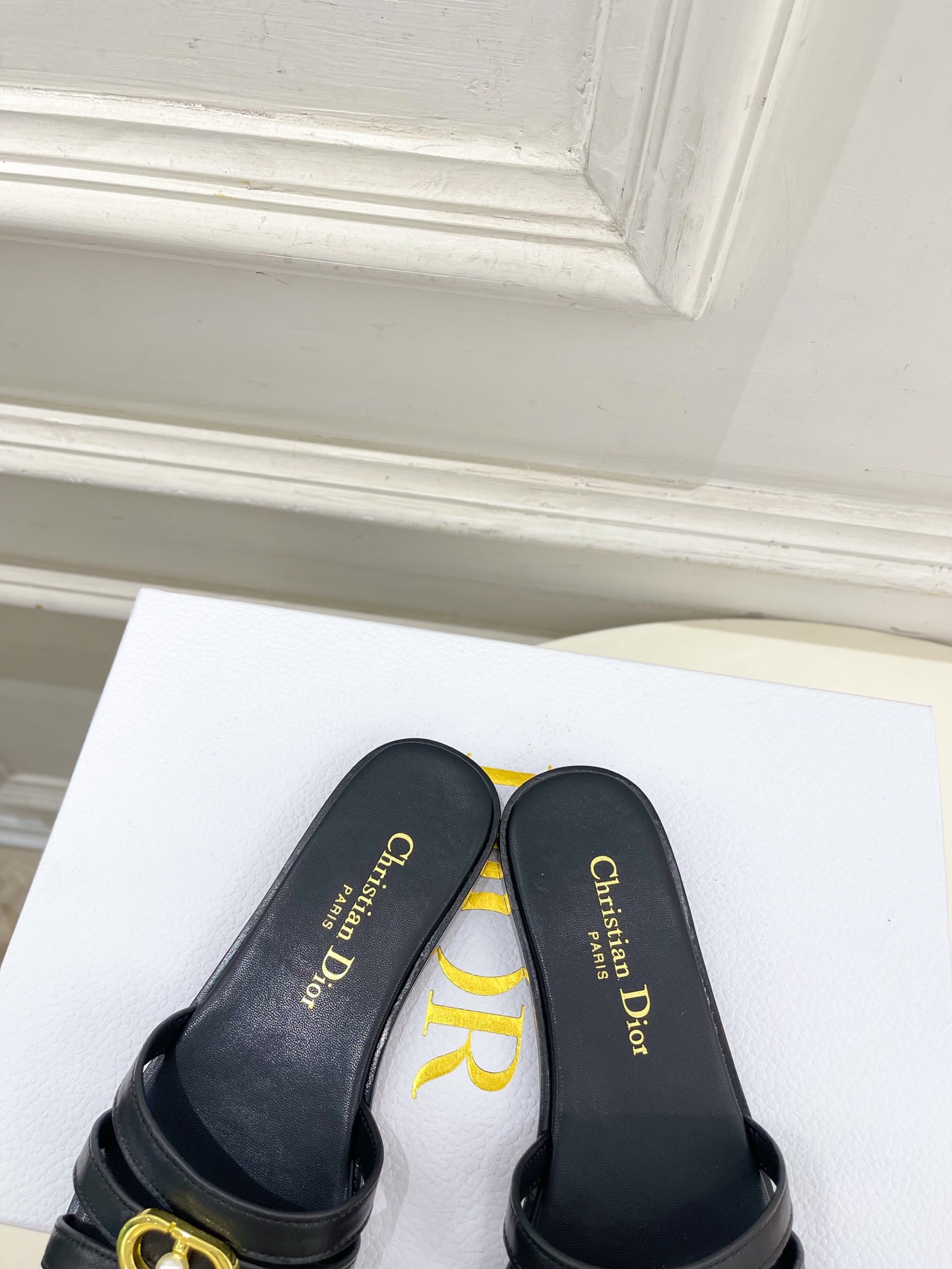 Dior | 迪奥 26𝐬𝐬 🧡💚2026春夏新品 顶级版本⚠️专柜主打新款 经典CD珍珠扣细带平底 粗
