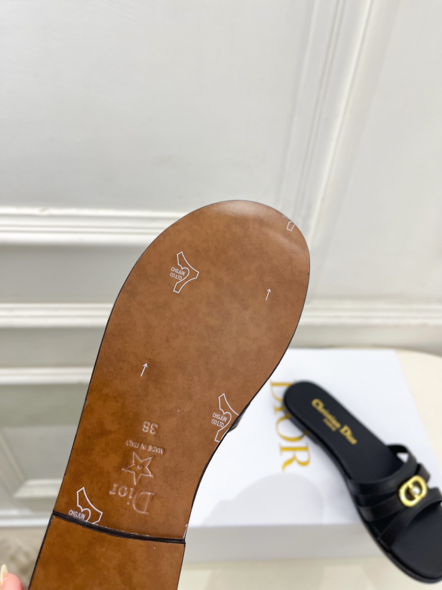 Dior | 迪奥 26𝐬𝐬 🧡💚2026春夏新品 顶级版本⚠️专柜主打新款 经典CD珍珠扣细带平底 粗