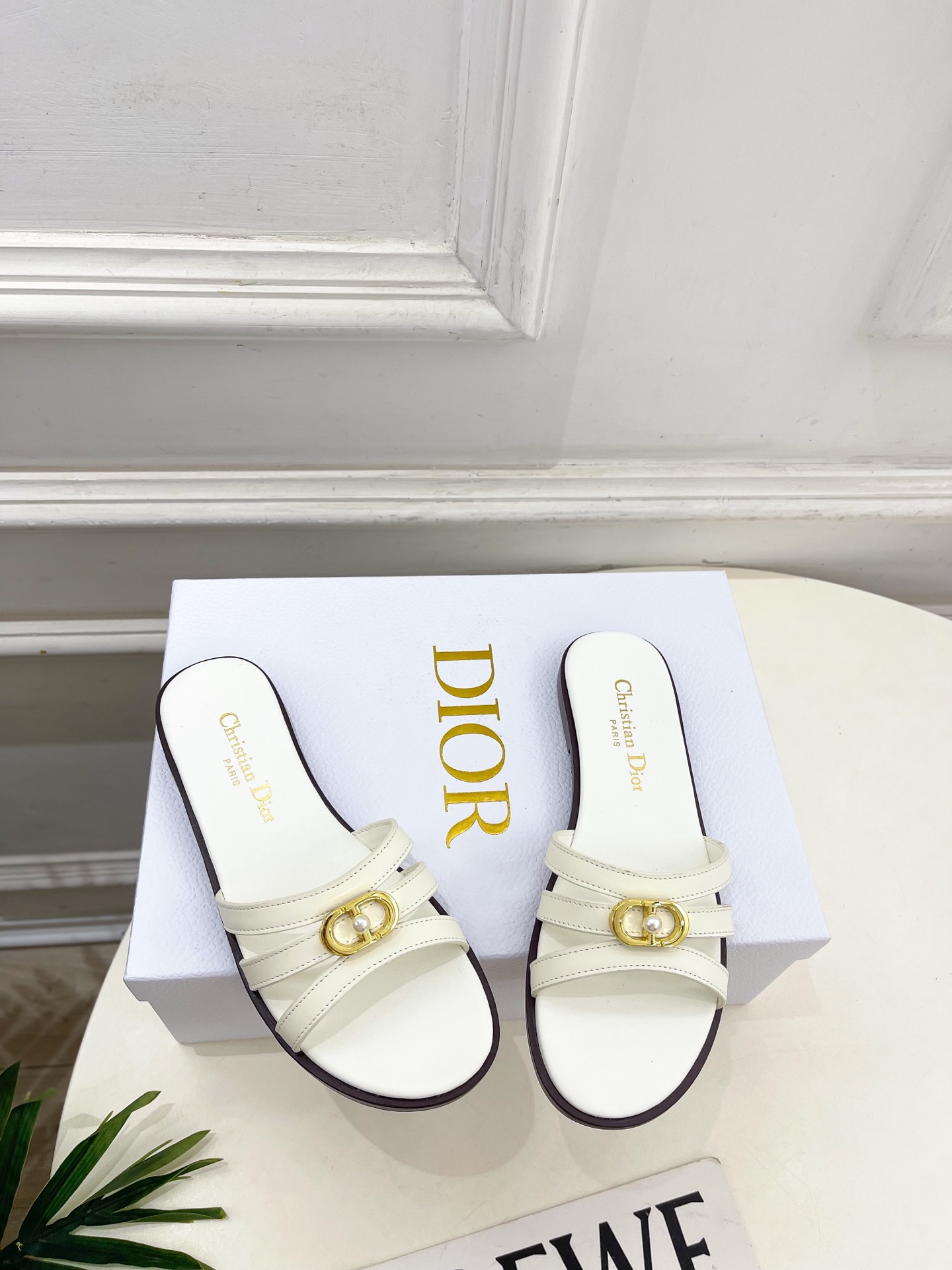 Dior | 迪奥 26𝐬𝐬 🧡💚2026春夏新品 顶级版本⚠️专柜主打新款 经典CD珍珠扣细带平底 粗