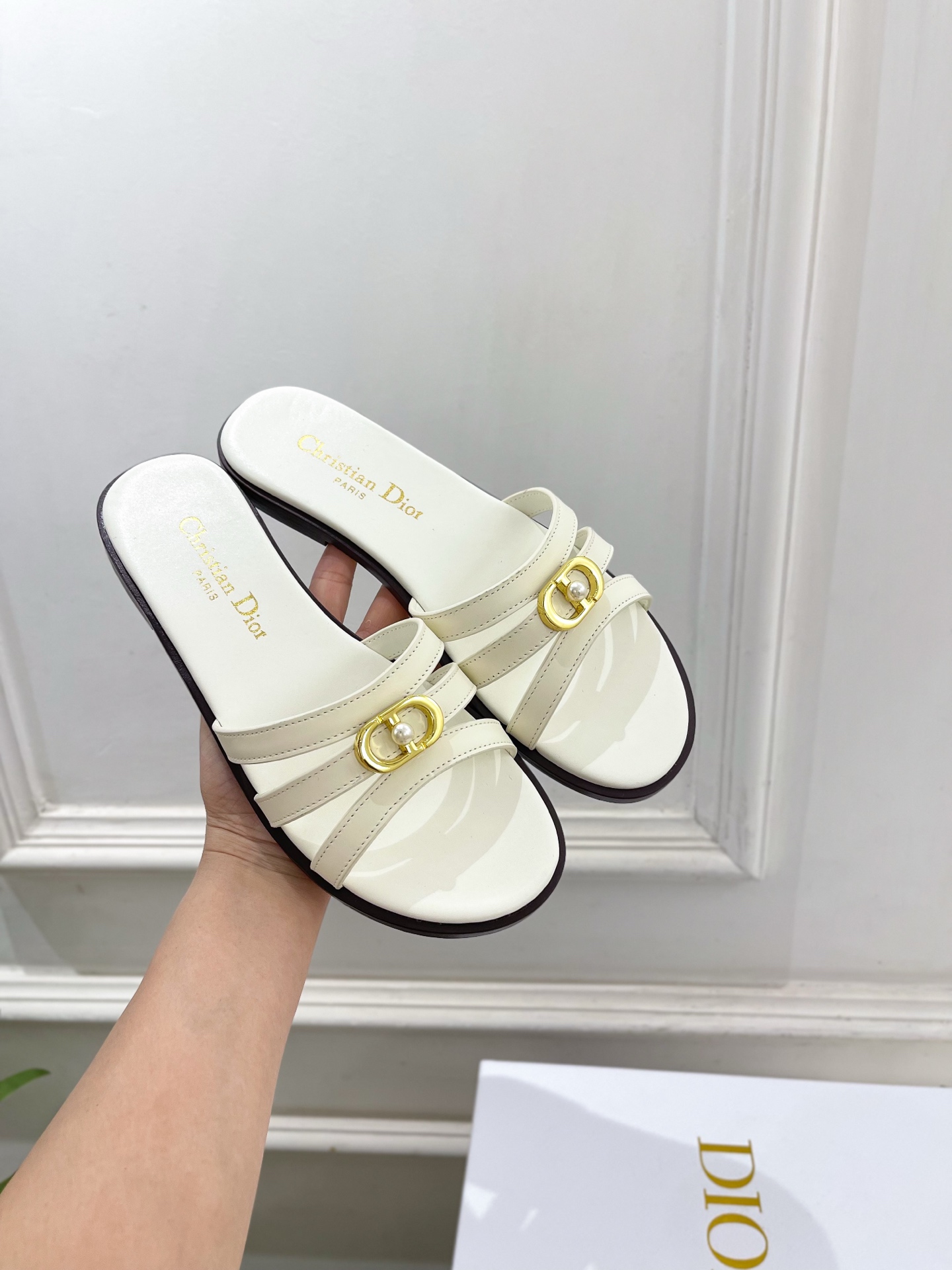 Dior | 迪奥 26𝐬𝐬 🧡💚2026春夏新品 顶级版本⚠️专柜主打新款 经典CD珍珠扣细带平底 粗