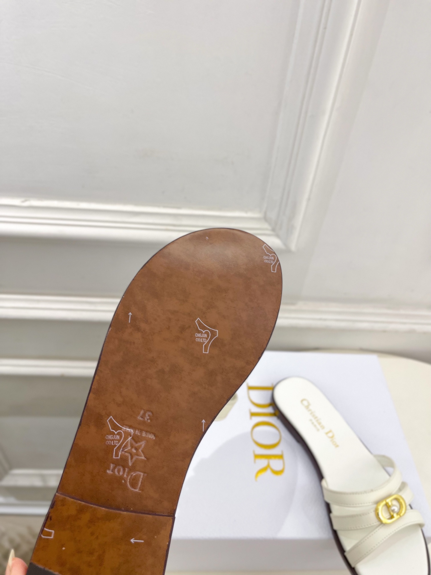 Dior | 迪奥 26𝐬𝐬 🧡💚2026春夏新品 顶级版本⚠️专柜主打新款 经典CD珍珠扣细带平底 粗