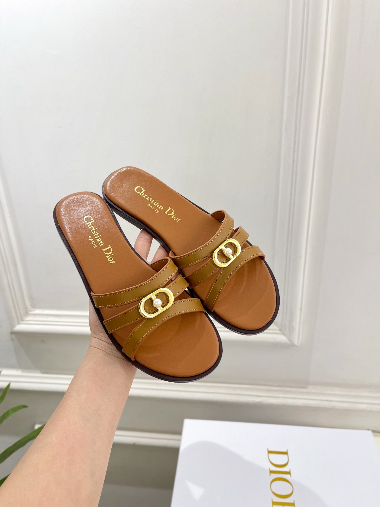 Dior | 迪奥 26𝐬𝐬 🧡💚2026春夏新品 顶级版本⚠️专柜主打新款 经典CD珍珠扣细带平底 粗